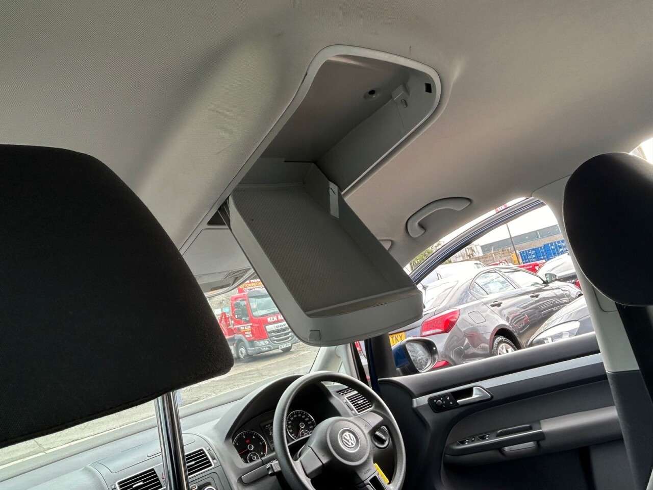 2011 VOLKSWAGEN TOURAN 2011 VOLKSWAGEN TOURAN