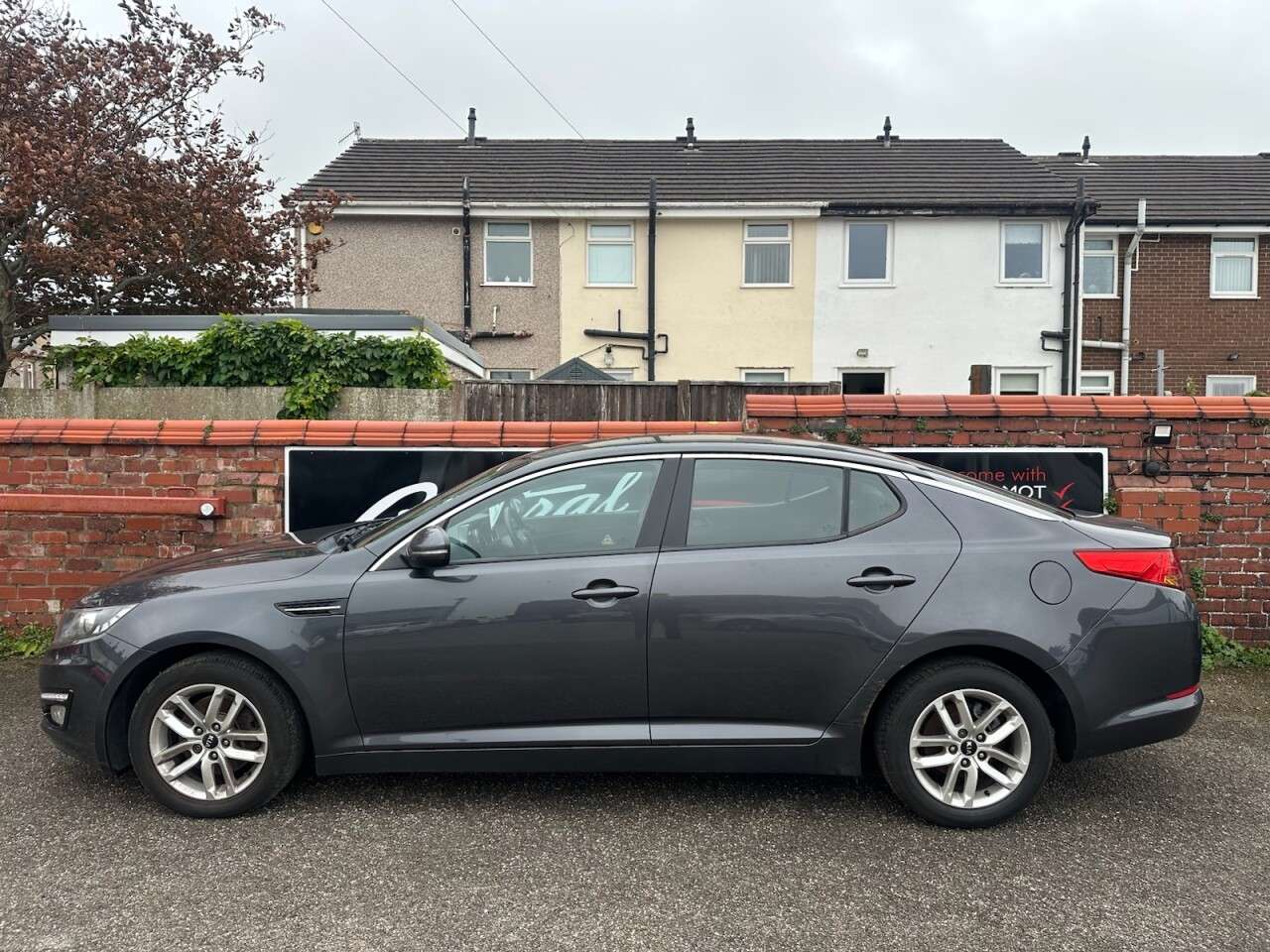 A 2012 KIA OPTIMA 1.7 CRDi EcoDynamics 1 Big Diesel Family Saloon Car Euro 5 (s/s) (134 bhp) A 2012 KIA OPTIMA 1.7 CRDi EcoDynamics 1 Big Diesel Family Saloon Car Euro 5 (s/s) (134 bhp)