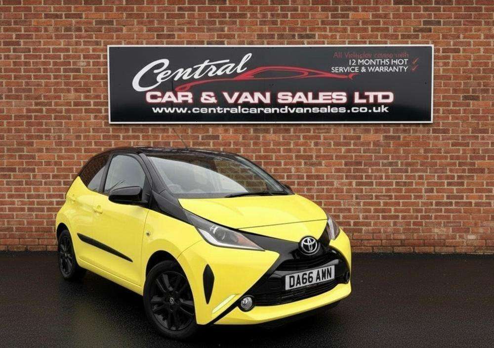 A 2016 TOYOTA AYGO 1.0 VVT-i x-cite 3 Yellow Bi-Tone Hatchback 5dr Petrol Manual Euro 6 (68 ps A 2016 TOYOTA AYGO 1.0 VVT-i x-cite 3 Yellow Bi-Tone Hatchback 5dr Petrol Manual Euro 6 (68 ps