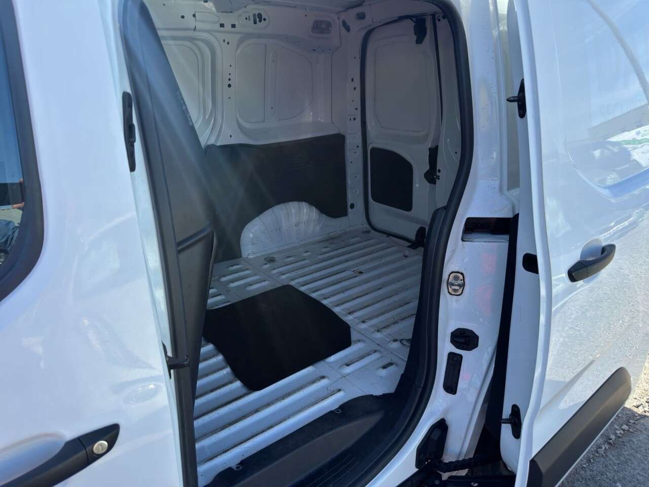 2021 PEUGEOT PARTNER 2021 PEUGEOT PARTNER