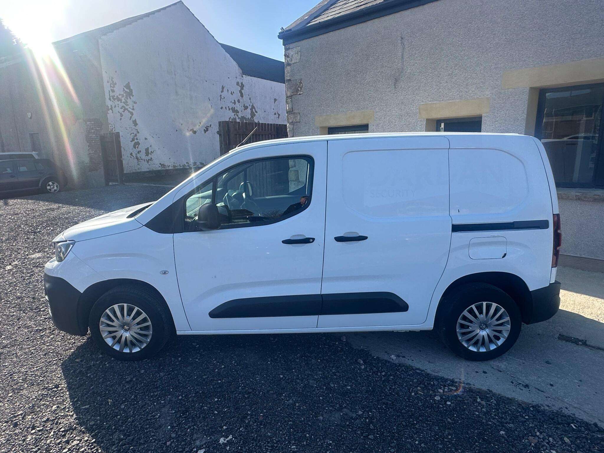 A 2021 PEUGEOT PARTNER 1.5 BlueHDi 650 Professional Standard Panel Van 5dr Diesel Manual SWB Euro A 2021 PEUGEOT PARTNER 1.5 BlueHDi 650 Professional Standard Panel Van 5dr Diesel Manual SWB Euro