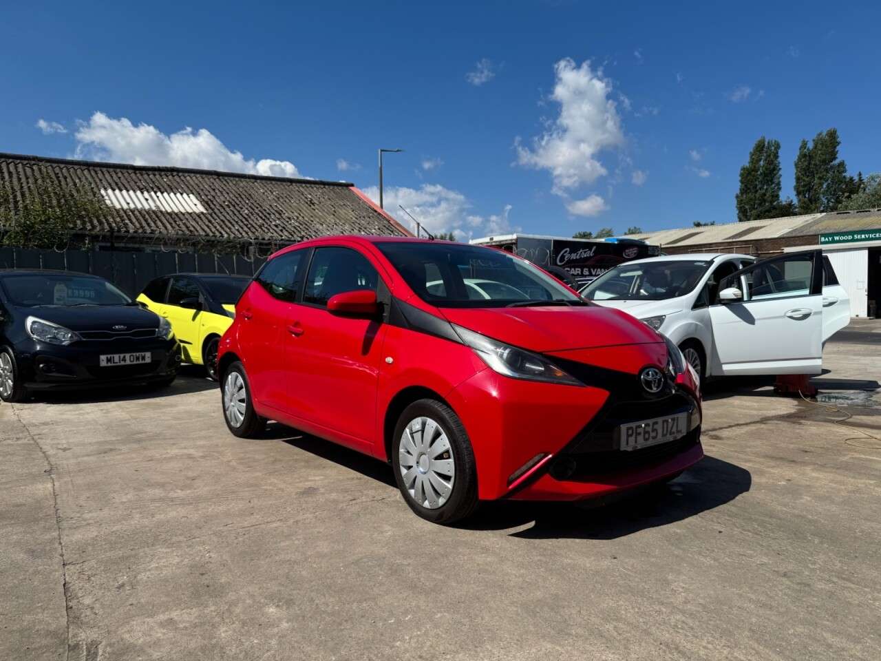 A 2015 TOYOTA AYGO 1.0 VVT-i x-play Hatchback 5dr Petrol Manual Euro 5 Euro 5 (68 ps) A 2015 TOYOTA AYGO 1.0 VVT-i x-play Hatchback 5dr Petrol Manual Euro 5 Euro 5 (68 ps)