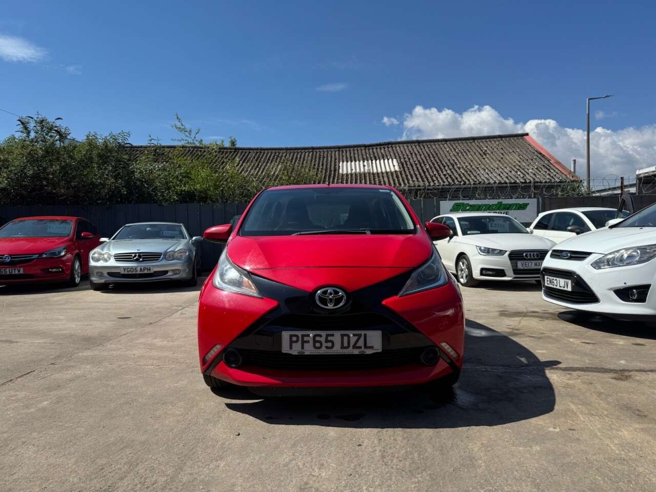 A 2015 TOYOTA AYGO 1.0 VVT-i x-play Hatchback 5dr Petrol Manual Euro 5 Euro 5 (68 ps) A 2015 TOYOTA AYGO 1.0 VVT-i x-play Hatchback 5dr Petrol Manual Euro 5 Euro 5 (68 ps)