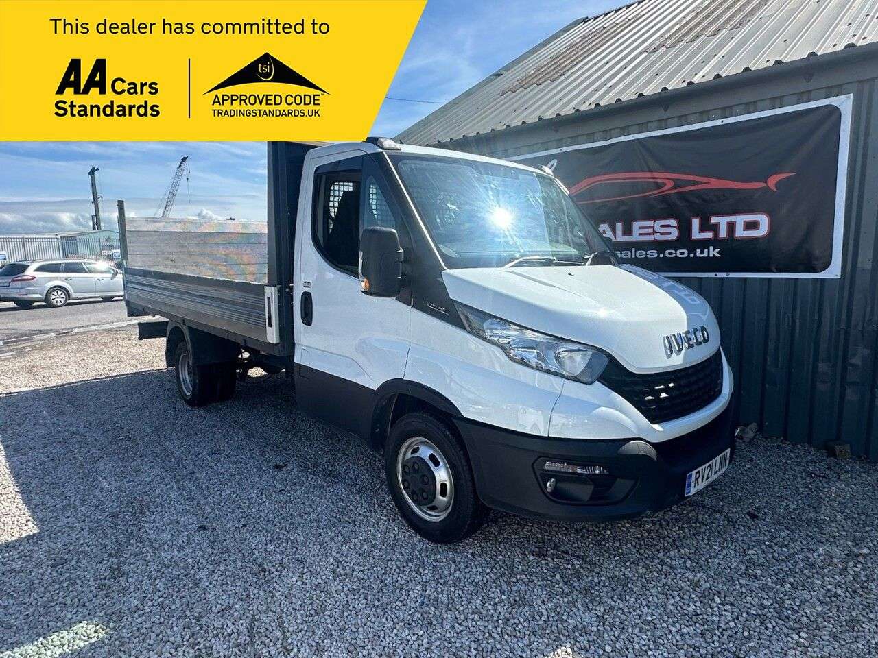 A 2021 IVECO DAILY 2.3D HPI 14V 35C 3450 500KG Electric Tail Lift Euro 6 14ft Bed 12 Months Mo A 2021 IVECO DAILY 2.3D HPI 14V 35C 3450 500KG Electric Tail Lift Euro 6 14ft Bed 12 Months Mo