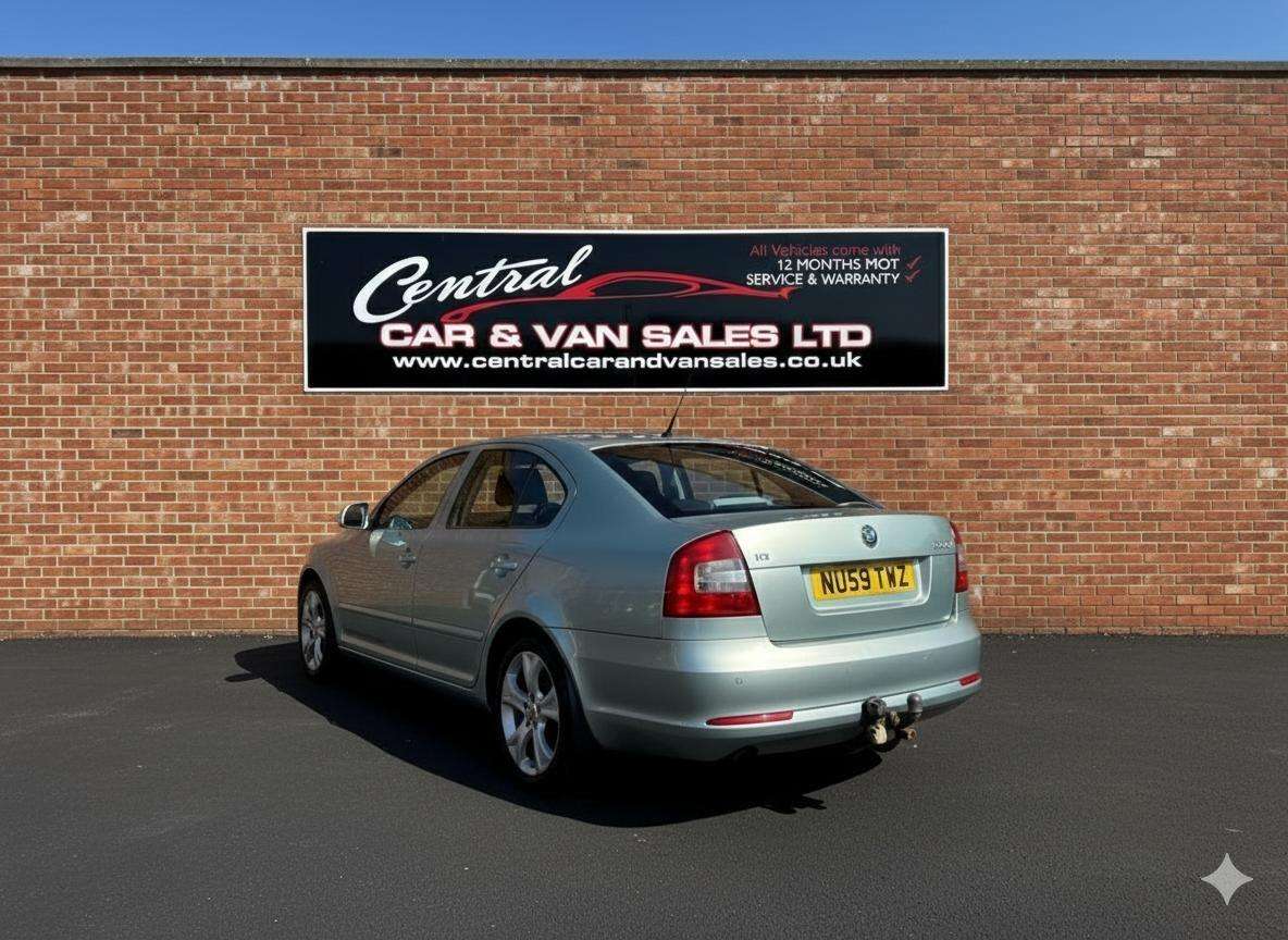A 2009 SKODA OCTAVIA 1.6 TDI Elegance Hatchback 5dr Diesel Manual Euro 5 (105 ps) Climate Contro A 2009 SKODA OCTAVIA 1.6 TDI Elegance Hatchback 5dr Diesel Manual Euro 5 (105 ps) Climate Contro