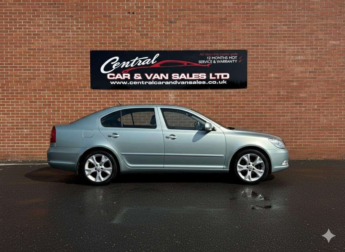 A 2009 SKODA OCTAVIA 1.6 TDI Elegance Hatchback 5dr Diesel Manual Euro 5 (105 ps) Climate Contro A 2009 SKODA OCTAVIA 1.6 TDI Elegance Hatchback 5dr Diesel Manual Euro 5 (105 ps) Climate Contro