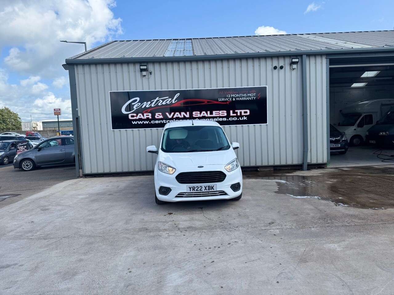 A 2022 FORD TRANSIT COURIER 1.0 EcoBoost Limited Panel Van 5dr Petrol Manual L1 Euro 6 (100 ps) P/Senso A 2022 FORD TRANSIT COURIER 1.0 EcoBoost Limited Panel Van 5dr Petrol Manual L1 Euro 6 (100 ps) P/Senso