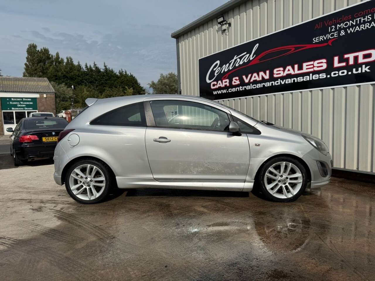 A 2014 VAUXHALL CORSA 1.4 16V SRi Hatchback 3dr Petrol Manual Euro 5 (100 ps) 12 Months MOT - Fre A 2014 VAUXHALL CORSA 1.4 16V SRi Hatchback 3dr Petrol Manual Euro 5 (100 ps) 12 Months MOT - Fre