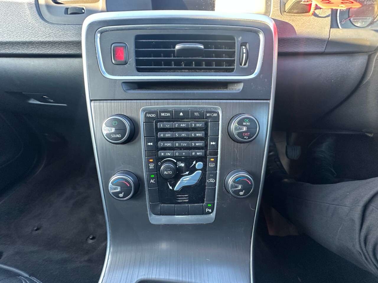 2010 VOLVO V60 2010 VOLVO V60