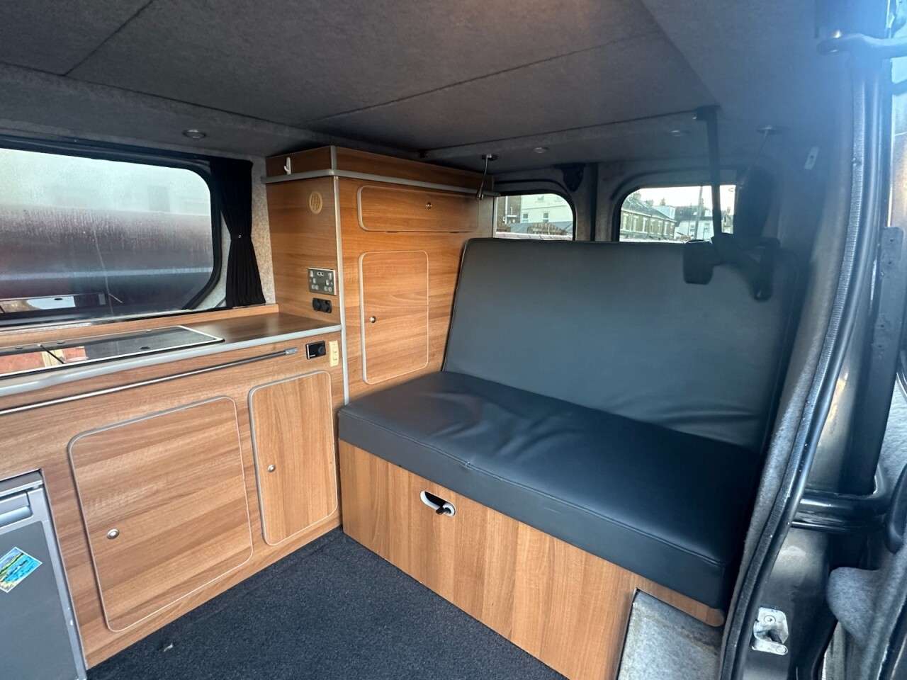 A 2012 VAUXHALL VIVARO CAMPERVAN 2 Berth Motorhome Campervan Pop Top Rock & Roll Bed A 2012 VAUXHALL VIVARO CAMPERVAN 2 Berth Motorhome Campervan Pop Top Rock & Roll Bed