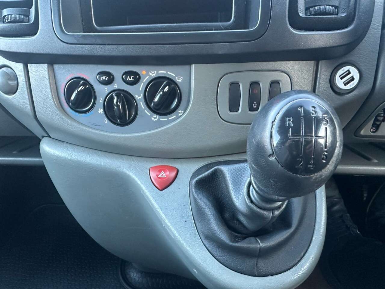 2012 VAUXHALL VIVARO CAMPERVAN 2012 VAUXHALL VIVARO CAMPERVAN