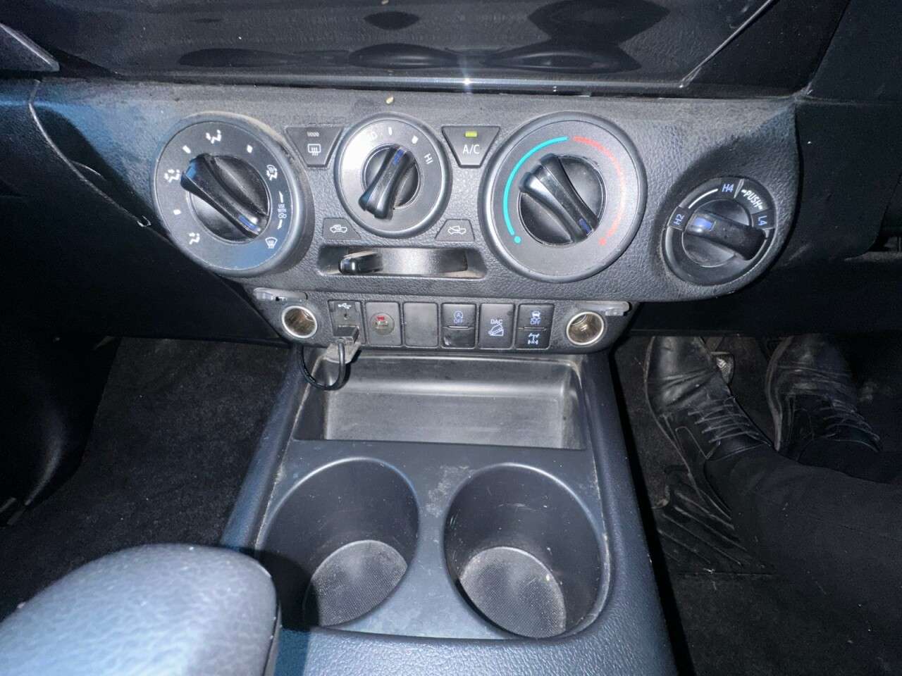 2023 TOYOTA HI-LUX 2023 TOYOTA HI-LUX