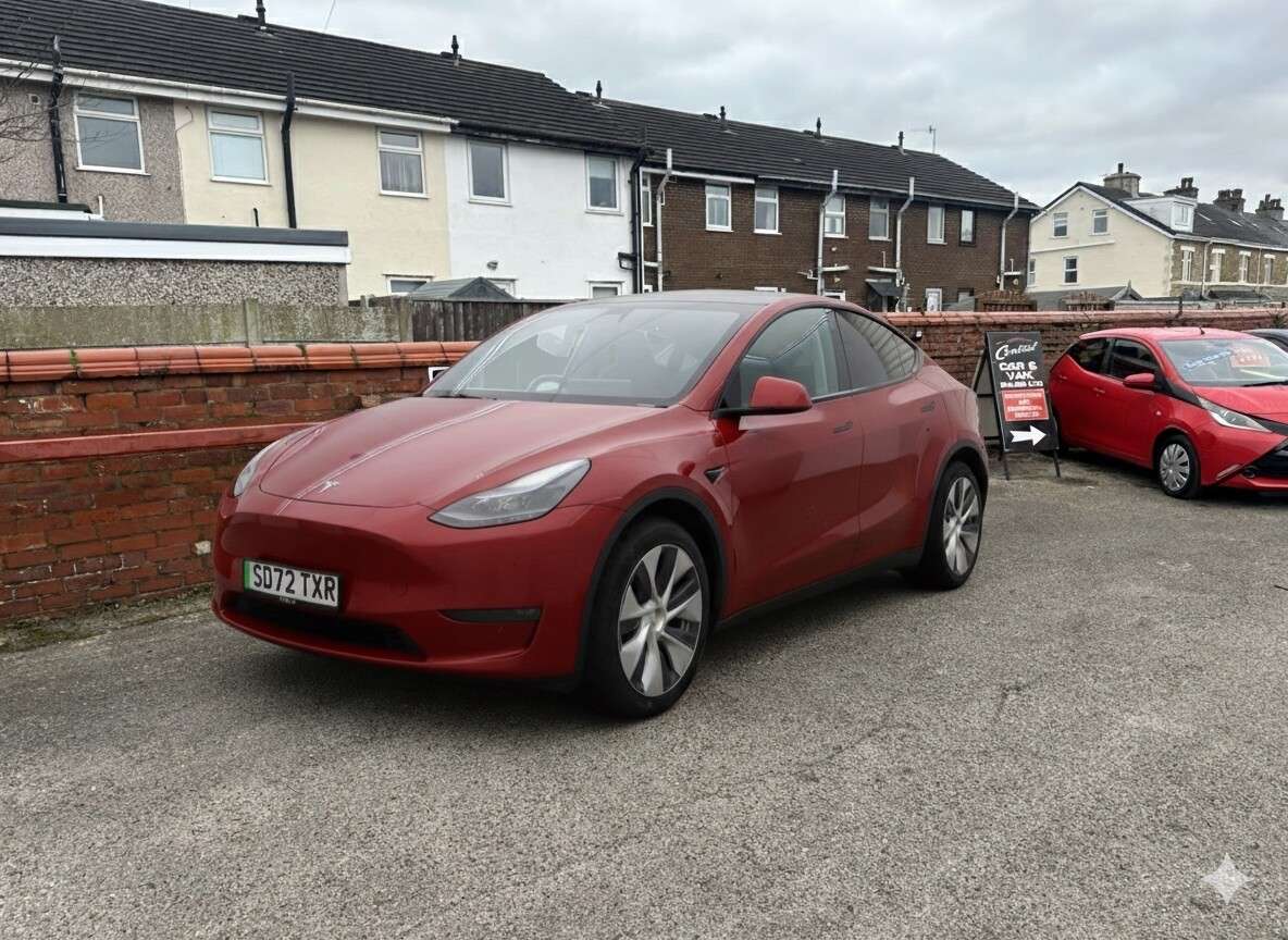 A 2022 TESLA MODEL Y (Dual Motor) Long Range SUV 5dr Electric Auto 4WDE (384 bhp) Pan Roof - Rev A 2022 TESLA MODEL Y (Dual Motor) Long Range SUV 5dr Electric Auto 4WDE (384 bhp) Pan Roof - Rev