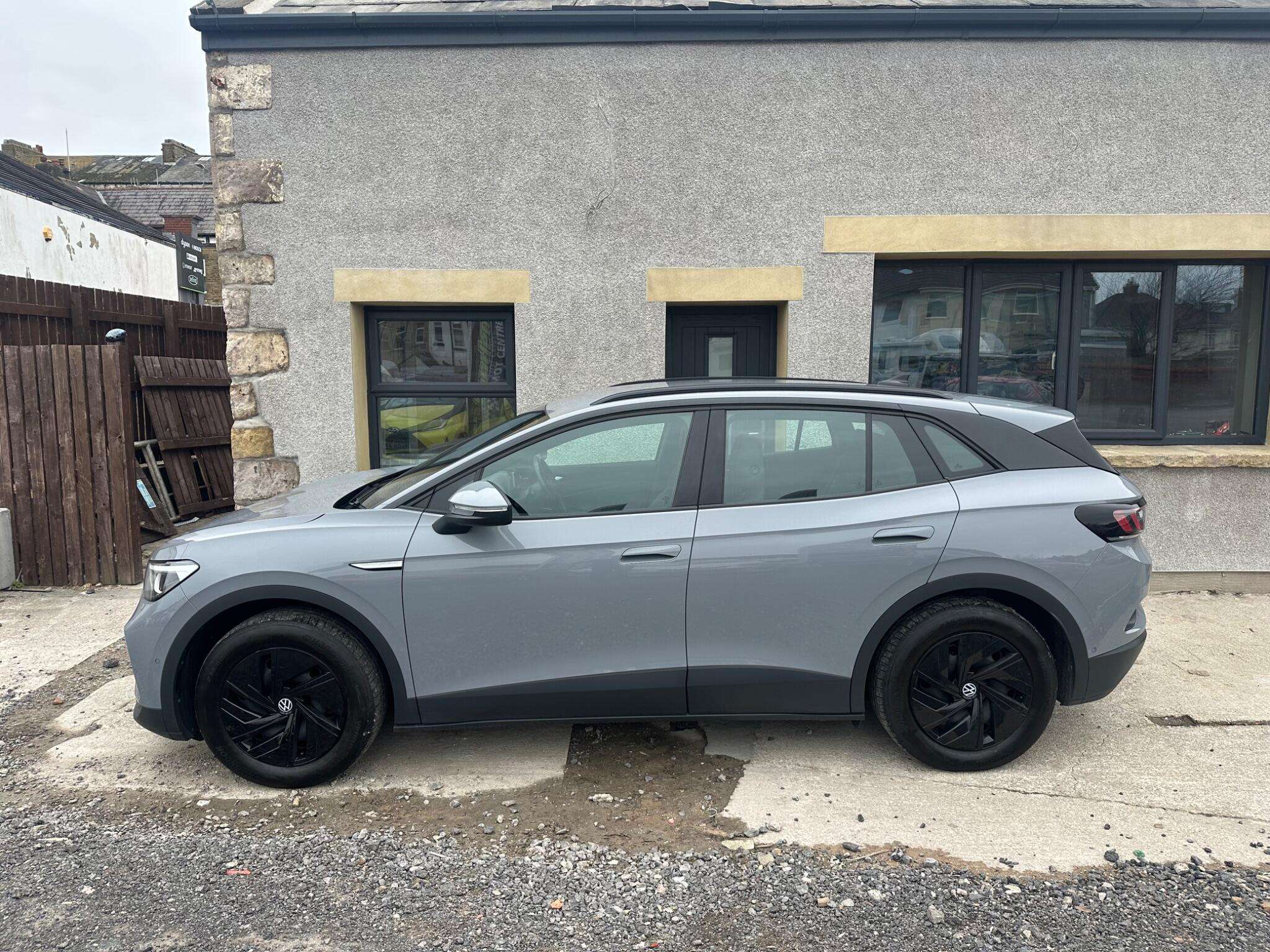 A 2022 VOLKSWAGEN ID.4 Pure 52kWh Life SUV 5dr Electric Auto (148 ps) Leather/Cloth Trim - Climate A 2022 VOLKSWAGEN ID.4 Pure 52kWh Life SUV 5dr Electric Auto (148 ps) Leather/Cloth Trim - Climate