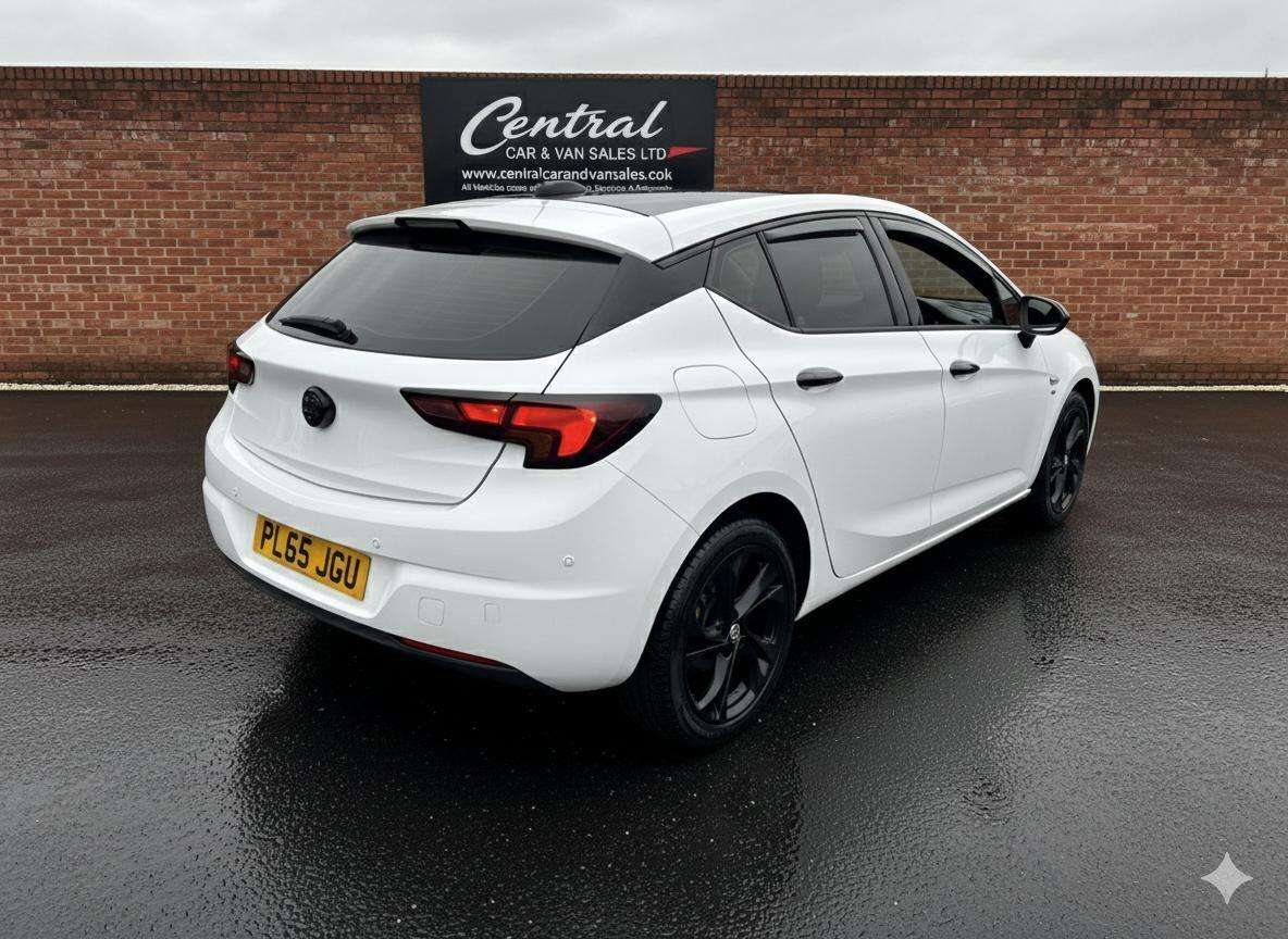 A 2016 VAUXHALL ASTRA 1.6 CDTi ecoTEC BlueInjection SRi Euro 6 5dr A 2016 VAUXHALL ASTRA 1.6 CDTi ecoTEC BlueInjection SRi Euro 6 5dr