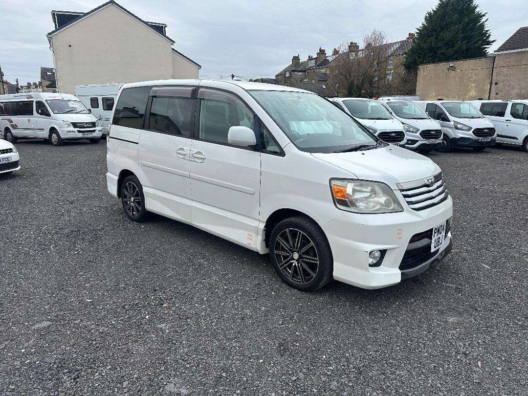 2004 TOYOTA NOAH 2004 TOYOTA NOAH