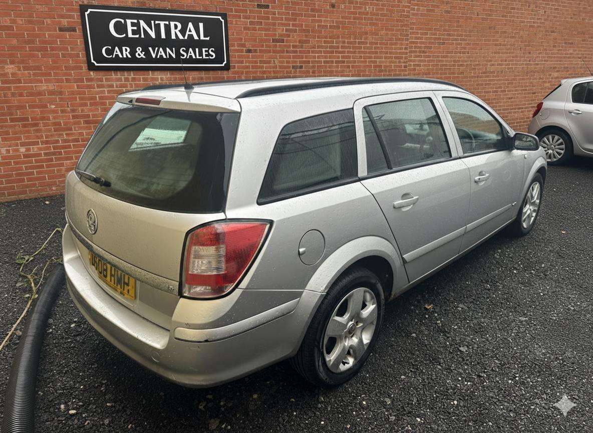 A 2008 VAUXHALL ASTRA 1.6i 16v Club Estate 5dr Petrol Manual (158 g/km, 113 bhp) A 2008 VAUXHALL ASTRA 1.6i 16v Club Estate 5dr Petrol Manual (158 g/km, 113 bhp)