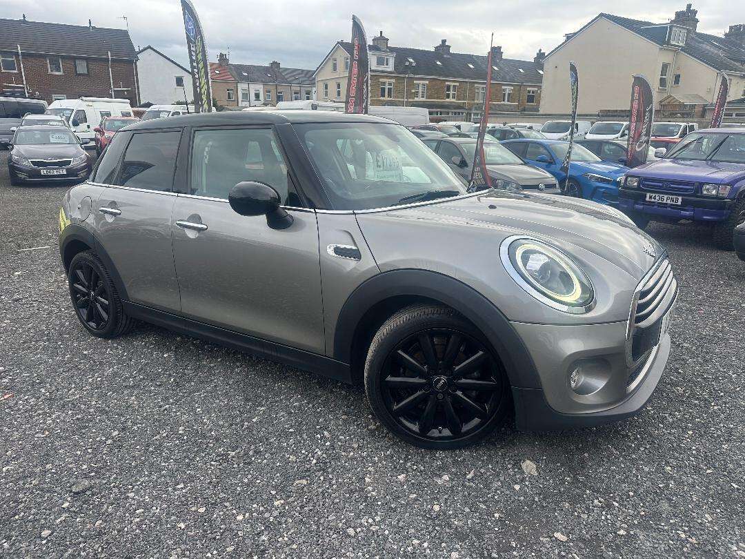 A 2018 MINI HATCH 1.5 Cooper GPF Hatchback 5dr Petrol Manual Euro 6 (s/s) (136 ps) A 2018 MINI HATCH 1.5 Cooper GPF Hatchback 5dr Petrol Manual Euro 6 (s/s) (136 ps)