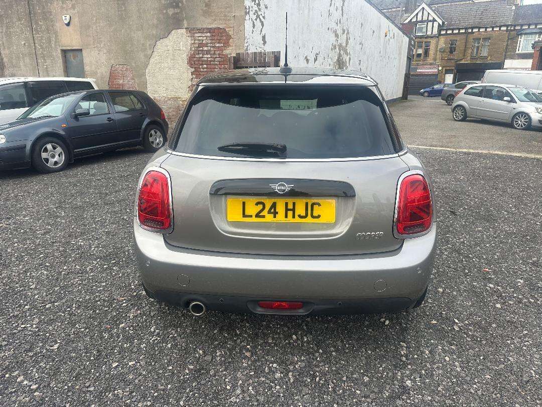 A 2018 MINI HATCH 1.5 Cooper GPF Hatchback 5dr Petrol Manual Euro 6 (s/s) (136 ps) A 2018 MINI HATCH 1.5 Cooper GPF Hatchback 5dr Petrol Manual Euro 6 (s/s) (136 ps)