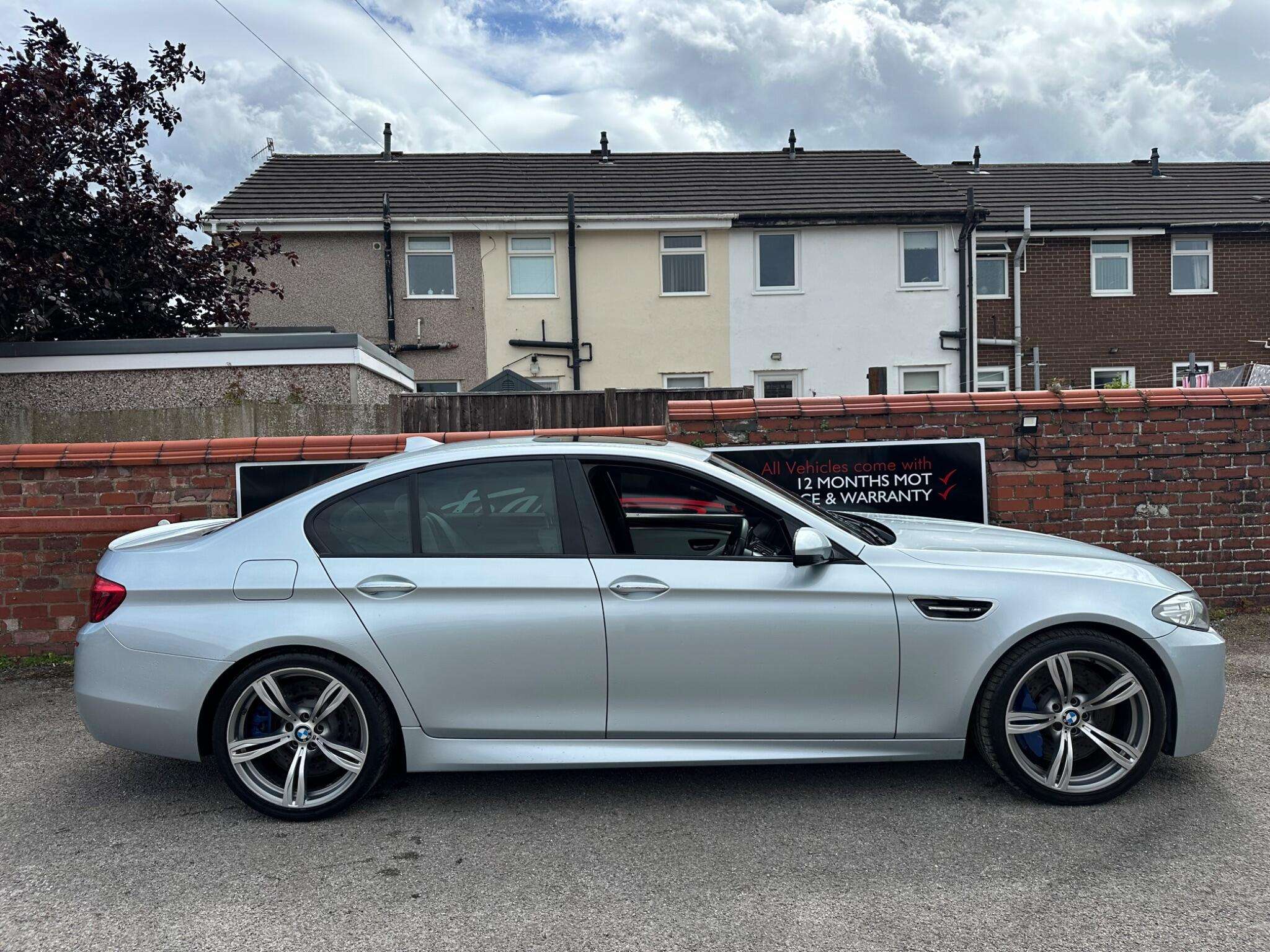 A 2014 BMW M5 4.4 V8 Saloon 4dr Petrol DCT Euro 5 (s/s) (560 ps) A 2014 BMW M5 4.4 V8 Saloon 4dr Petrol DCT Euro 5 (s/s) (560 ps)