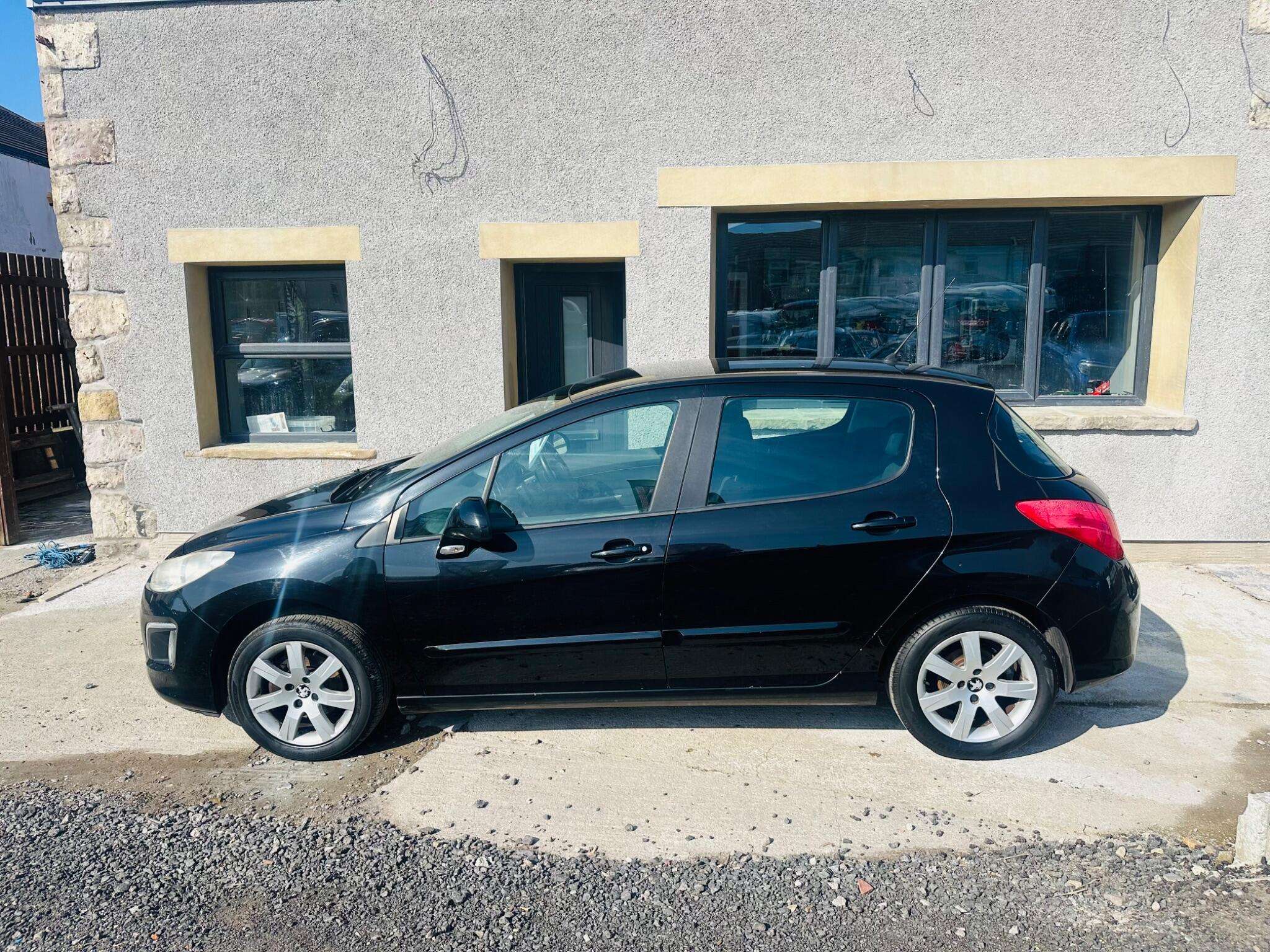 A 2012 PEUGEOT 308 1.6 HDi Active Hatchback 5dr Diesel Manual Euro 5 (92 ps) A 2012 PEUGEOT 308 1.6 HDi Active Hatchback 5dr Diesel Manual Euro 5 (92 ps)