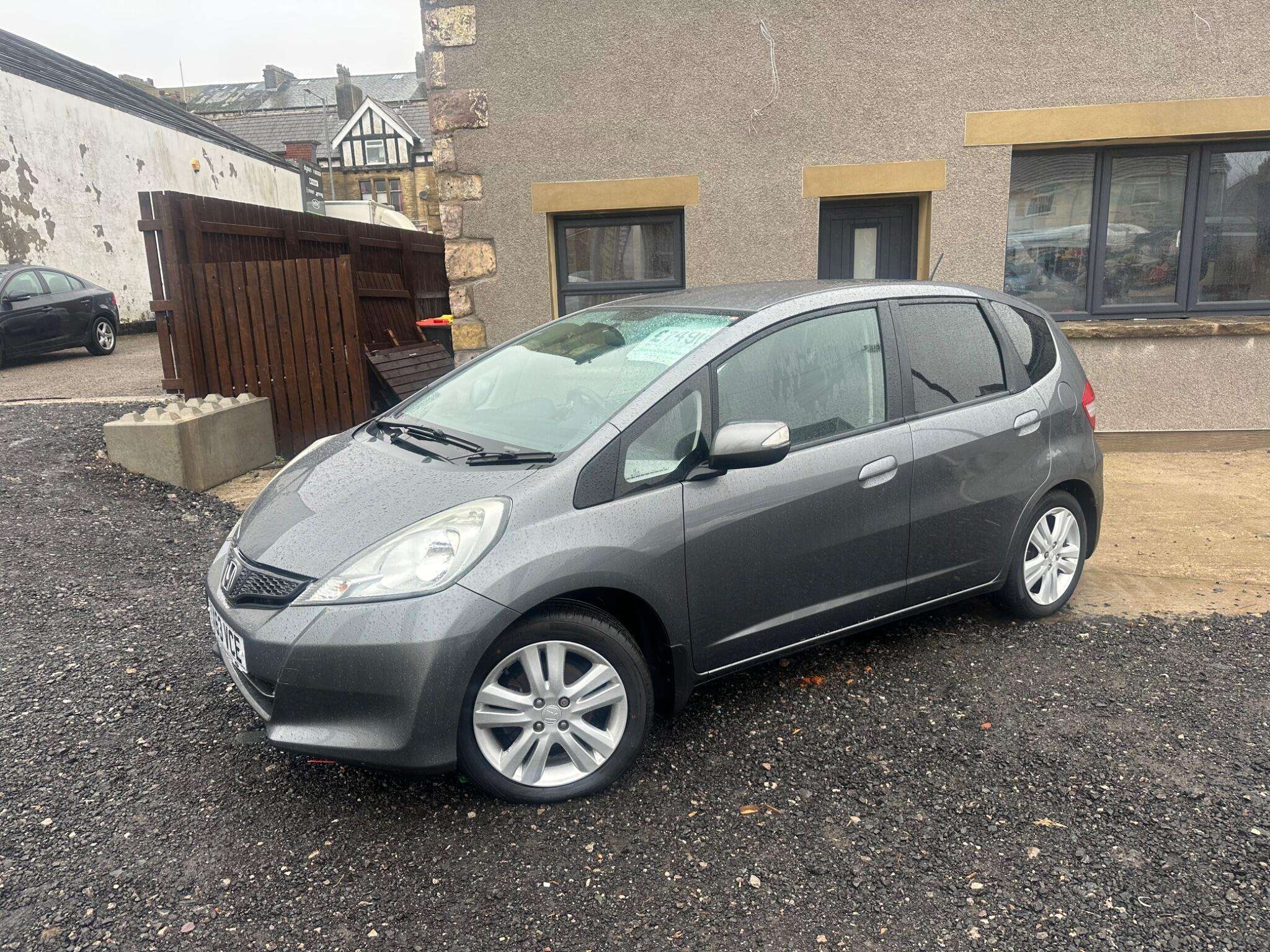 A 2013 HONDA JAZZ 1.4 i-VTEC ES Plus Hatchback 5dr Petrol CVT Euro 5 (99 ps) A 2013 HONDA JAZZ 1.4 i-VTEC ES Plus Hatchback 5dr Petrol CVT Euro 5 (99 ps)