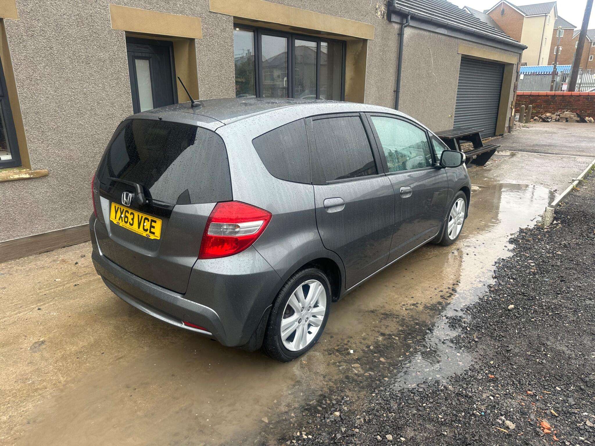 A 2013 HONDA JAZZ 1.4 i-VTEC ES Plus Hatchback 5dr Petrol CVT Euro 5 (99 ps) A 2013 HONDA JAZZ 1.4 i-VTEC ES Plus Hatchback 5dr Petrol CVT Euro 5 (99 ps)