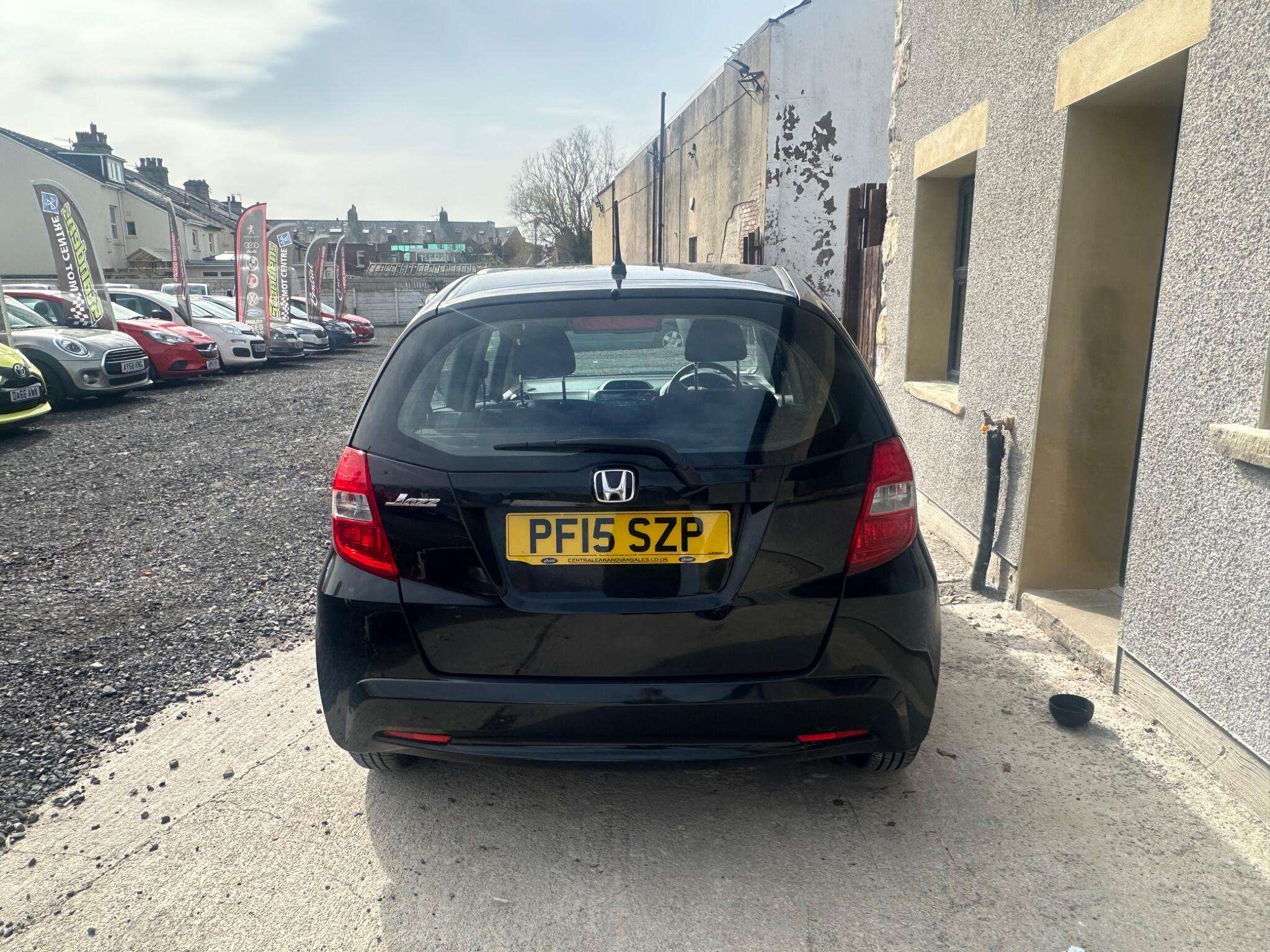 A 2015 HONDA JAZZ 1.2 i-VTEC S Hatchback 5dr Petrol Manual Euro 5 (90 ps) A 2015 HONDA JAZZ 1.2 i-VTEC S Hatchback 5dr Petrol Manual Euro 5 (90 ps)