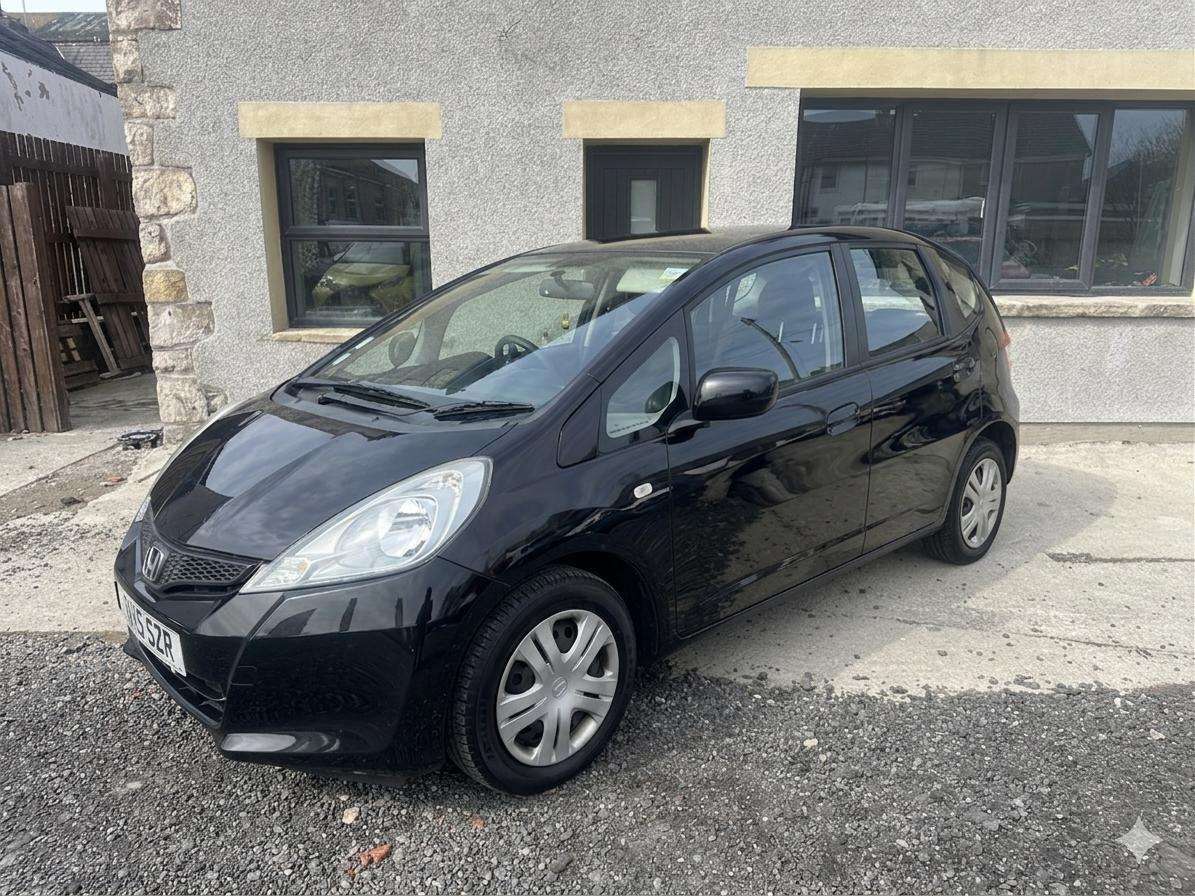 A 2015 HONDA JAZZ 1.2 i-VTEC S Hatchback 5dr Petrol Manual Euro 5 (90 ps) A 2015 HONDA JAZZ 1.2 i-VTEC S Hatchback 5dr Petrol Manual Euro 5 (90 ps)