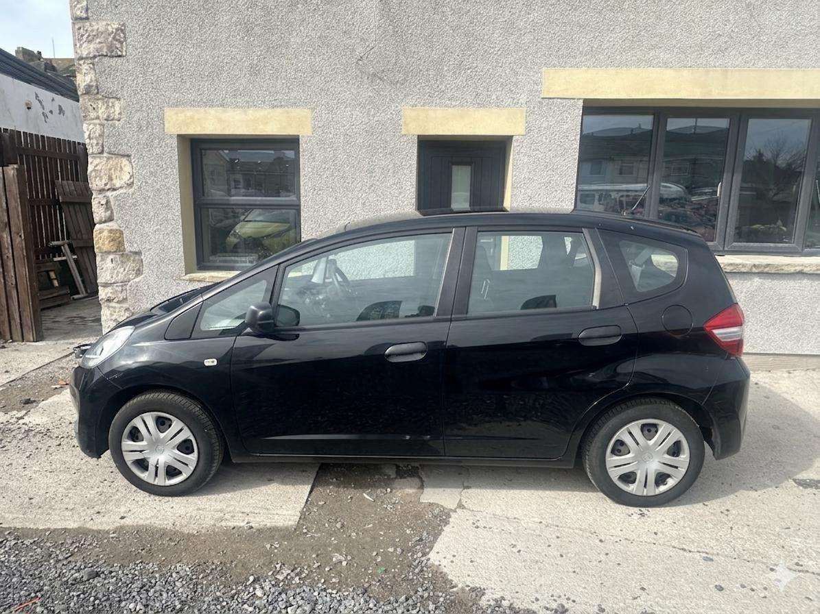 A 2015 HONDA JAZZ 1.2 i-VTEC S Hatchback 5dr Petrol Manual Euro 5 (90 ps) A 2015 HONDA JAZZ 1.2 i-VTEC S Hatchback 5dr Petrol Manual Euro 5 (90 ps)