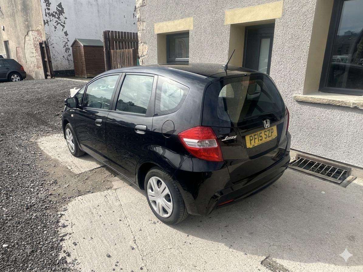 A 2015 HONDA JAZZ 1.2 i-VTEC S Hatchback 5dr Petrol Manual Euro 5 (90 ps) A 2015 HONDA JAZZ 1.2 i-VTEC S Hatchback 5dr Petrol Manual Euro 5 (90 ps)