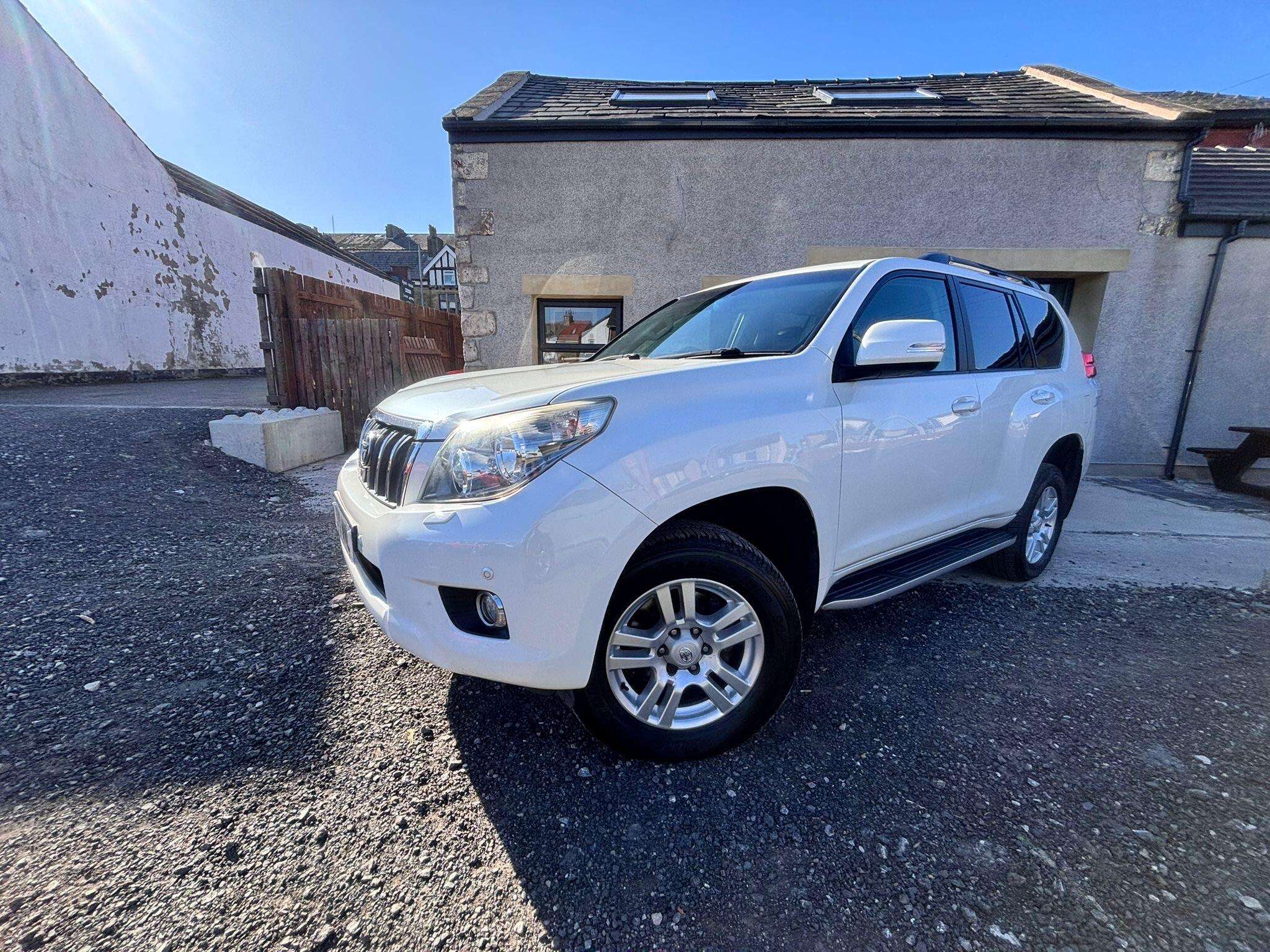 A 2011 TOYOTA LAND CRUISER 3.0 D-4D LC4 SUV 5dr Diesel Auto 4WD Euro 5 (190 ps) A 2011 TOYOTA LAND CRUISER 3.0 D-4D LC4 SUV 5dr Diesel Auto 4WD Euro 5 (190 ps)