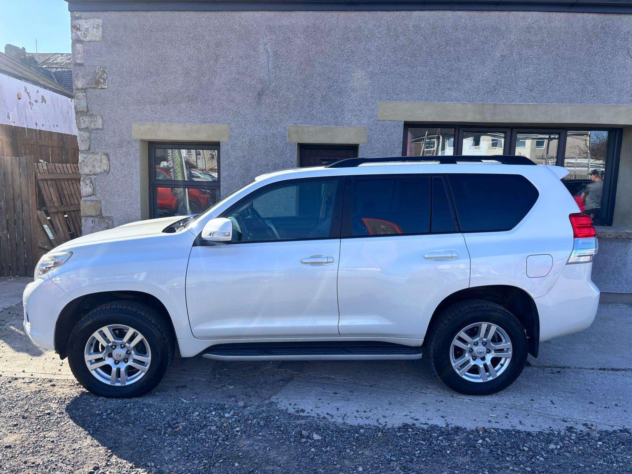 A 2011 TOYOTA LAND CRUISER 3.0 D-4D LC4 SUV 5dr Diesel Auto 4WD Euro 5 (190 ps) A 2011 TOYOTA LAND CRUISER 3.0 D-4D LC4 SUV 5dr Diesel Auto 4WD Euro 5 (190 ps)