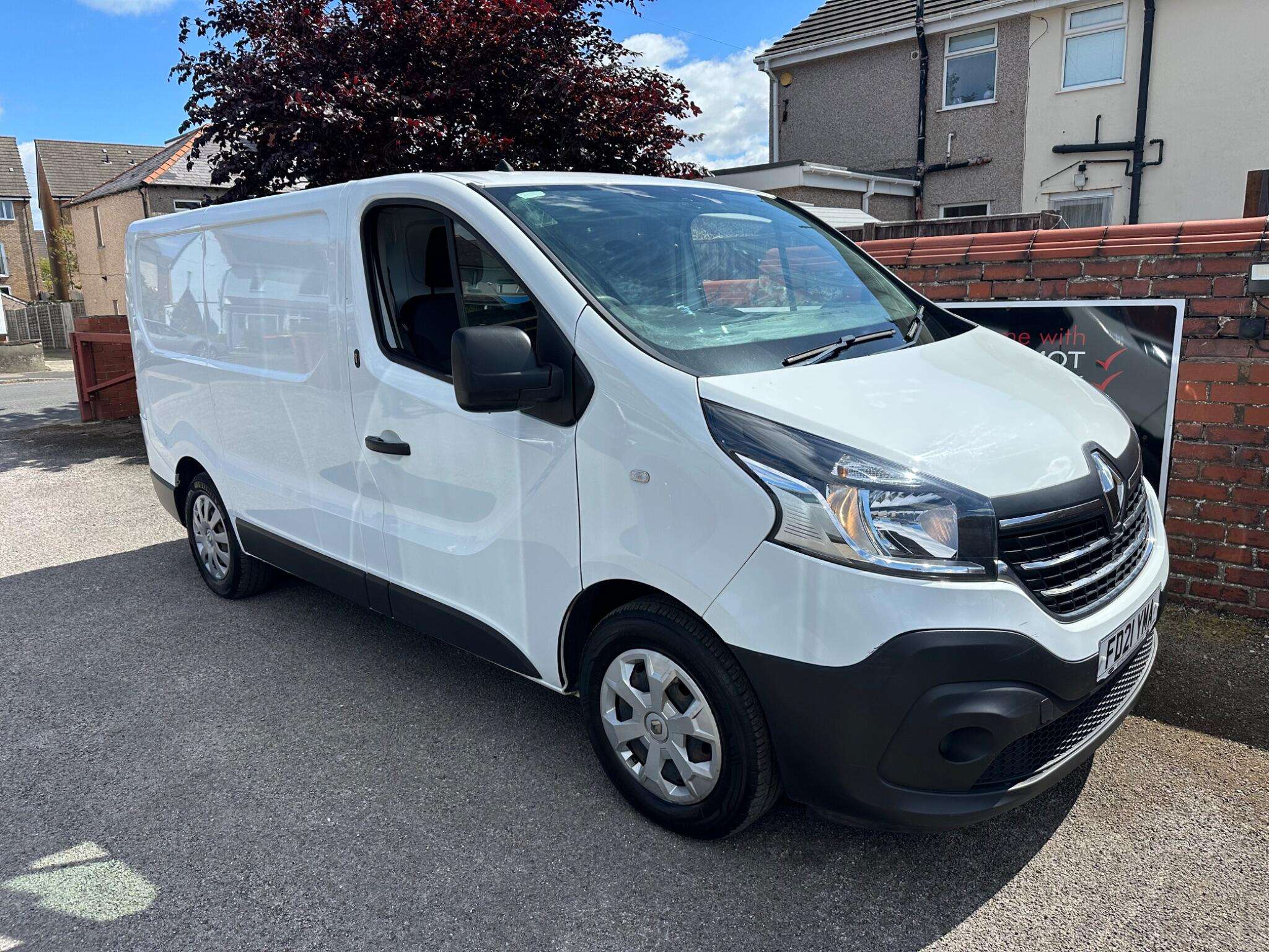 A 2021 RENAULT TRAFIC 2.0 dCi ENERGY 28 Business+ Panel Van 5dr Diesel Manual SWB Standard Roof E A 2021 RENAULT TRAFIC 2.0 dCi ENERGY 28 Business+ Panel Van 5dr Diesel Manual SWB Standard Roof E