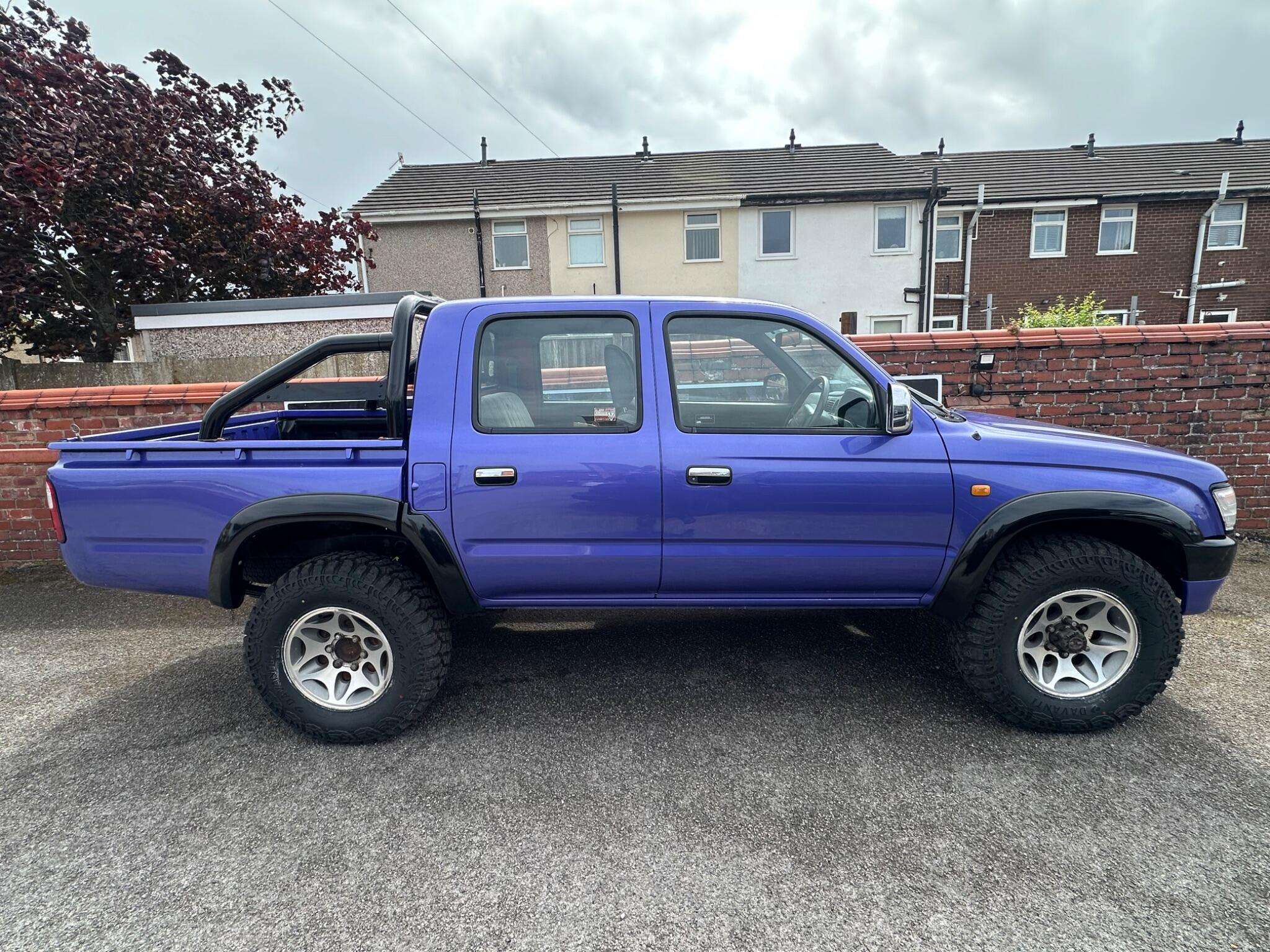 A 2000 TOYOTA HILUX 2.4 EX Pickup Diesel Manual (89 bhp) A 2000 TOYOTA HILUX 2.4 EX Pickup Diesel Manual (89 bhp)