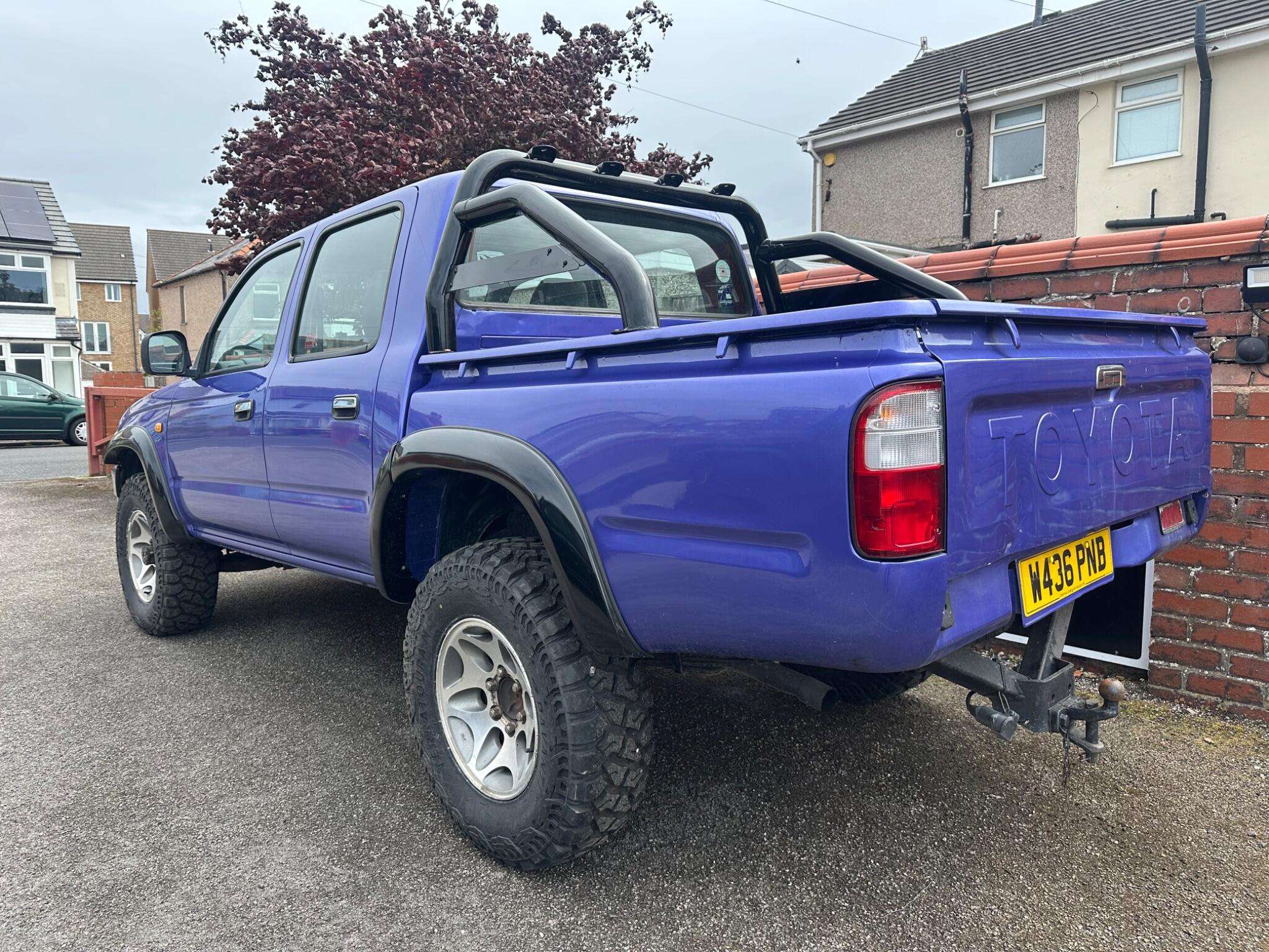 A 2000 TOYOTA HILUX 2.4 EX Pickup Diesel Manual (89 bhp) A 2000 TOYOTA HILUX 2.4 EX Pickup Diesel Manual (89 bhp)