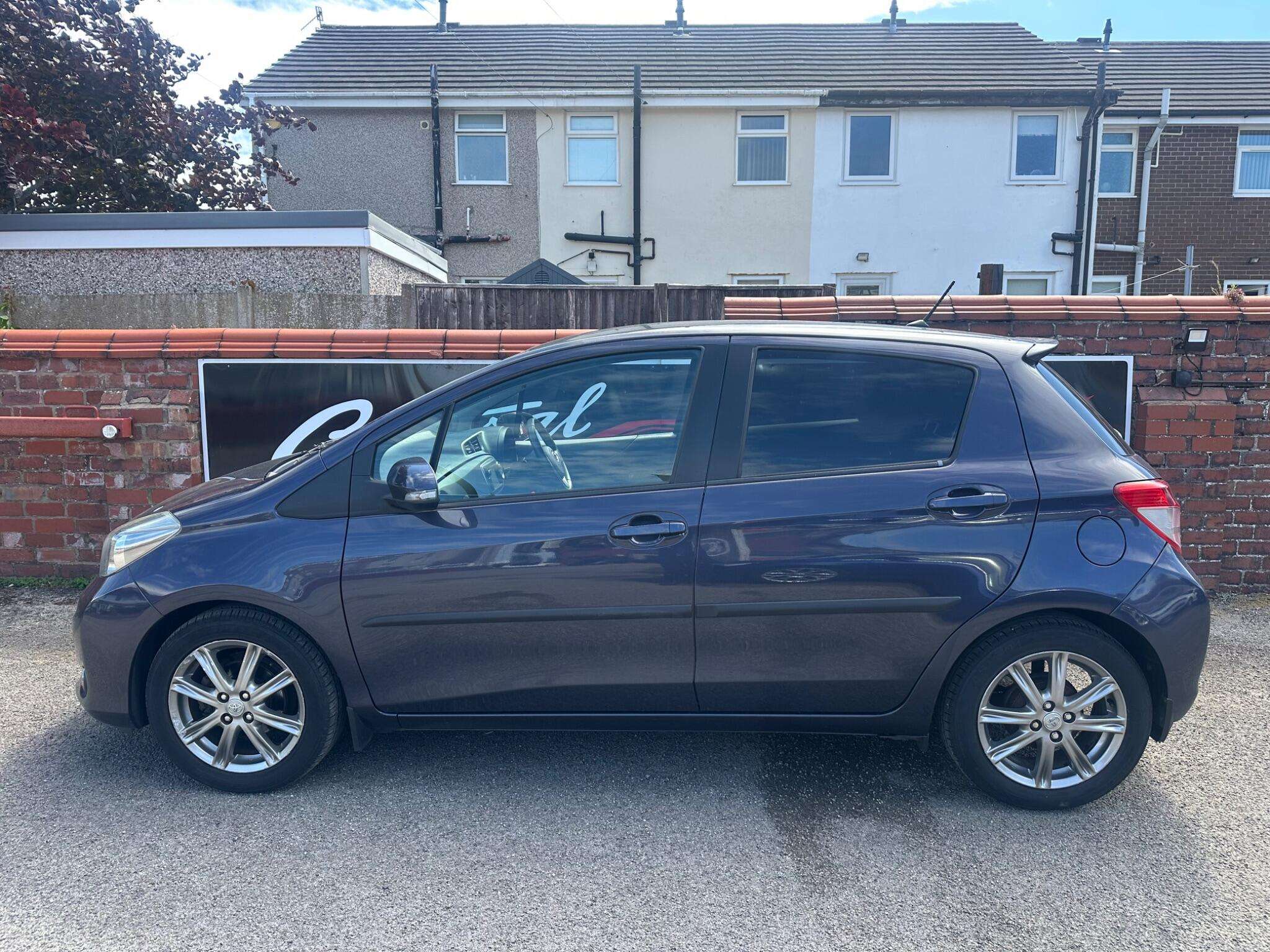 A 2012 TOYOTA YARIS VVT-I SR A 2012 TOYOTA YARIS VVT-I SR
