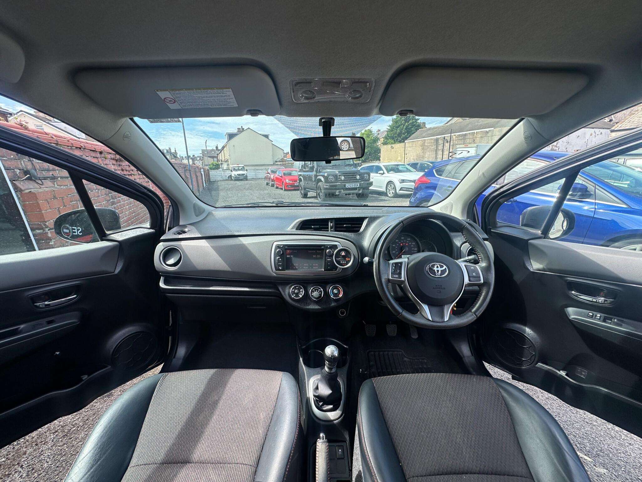 A 2012 TOYOTA YARIS VVT-I SR A 2012 TOYOTA YARIS VVT-I SR