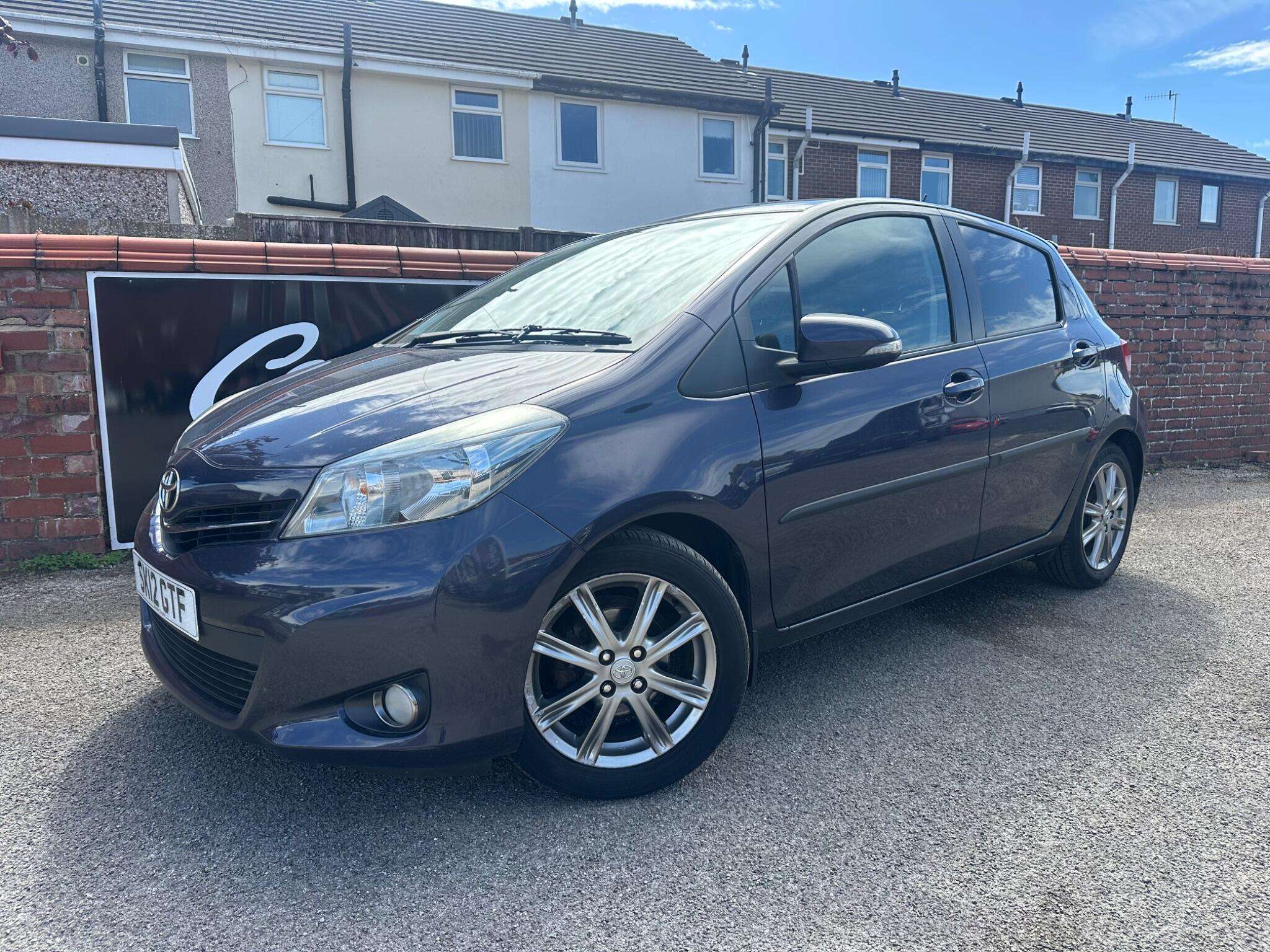 A 2012 TOYOTA YARIS VVT-I SR A 2012 TOYOTA YARIS VVT-I SR