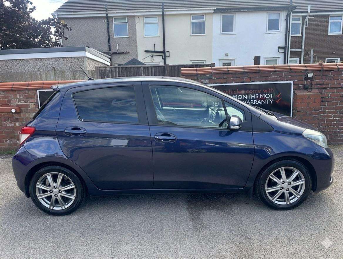 A 2012 TOYOTA YARIS VVT-I SR A 2012 TOYOTA YARIS VVT-I SR