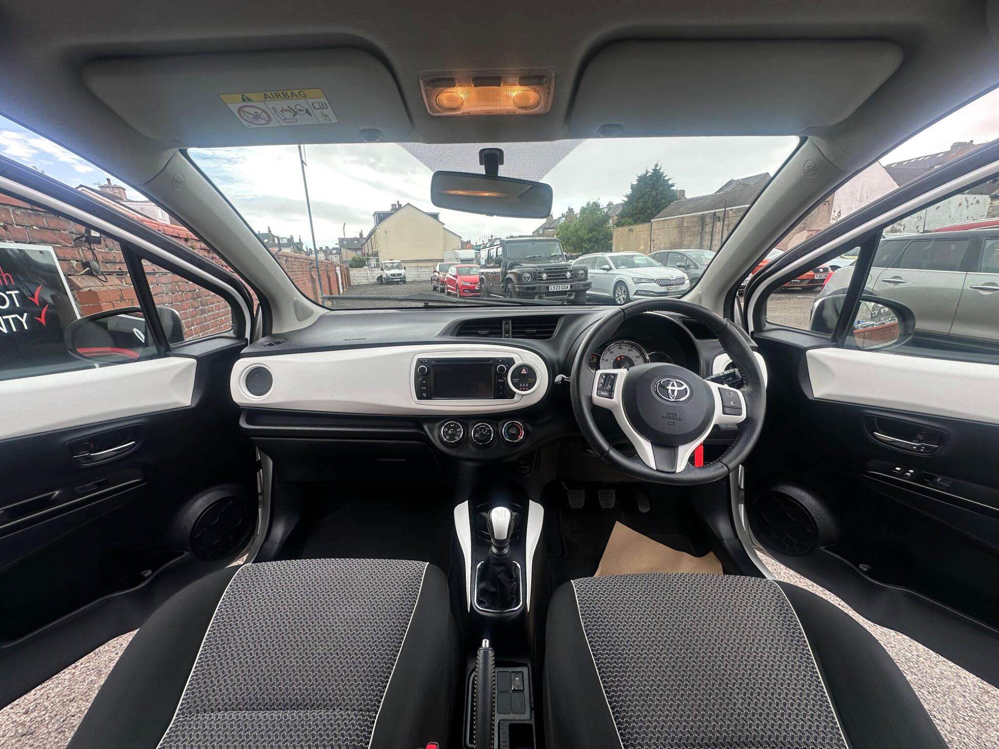 A 2013 TOYOTA YARIS 1.33 Dual VVT-i Trend Euro 5 5dr A 2013 TOYOTA YARIS 1.33 Dual VVT-i Trend Euro 5 5dr