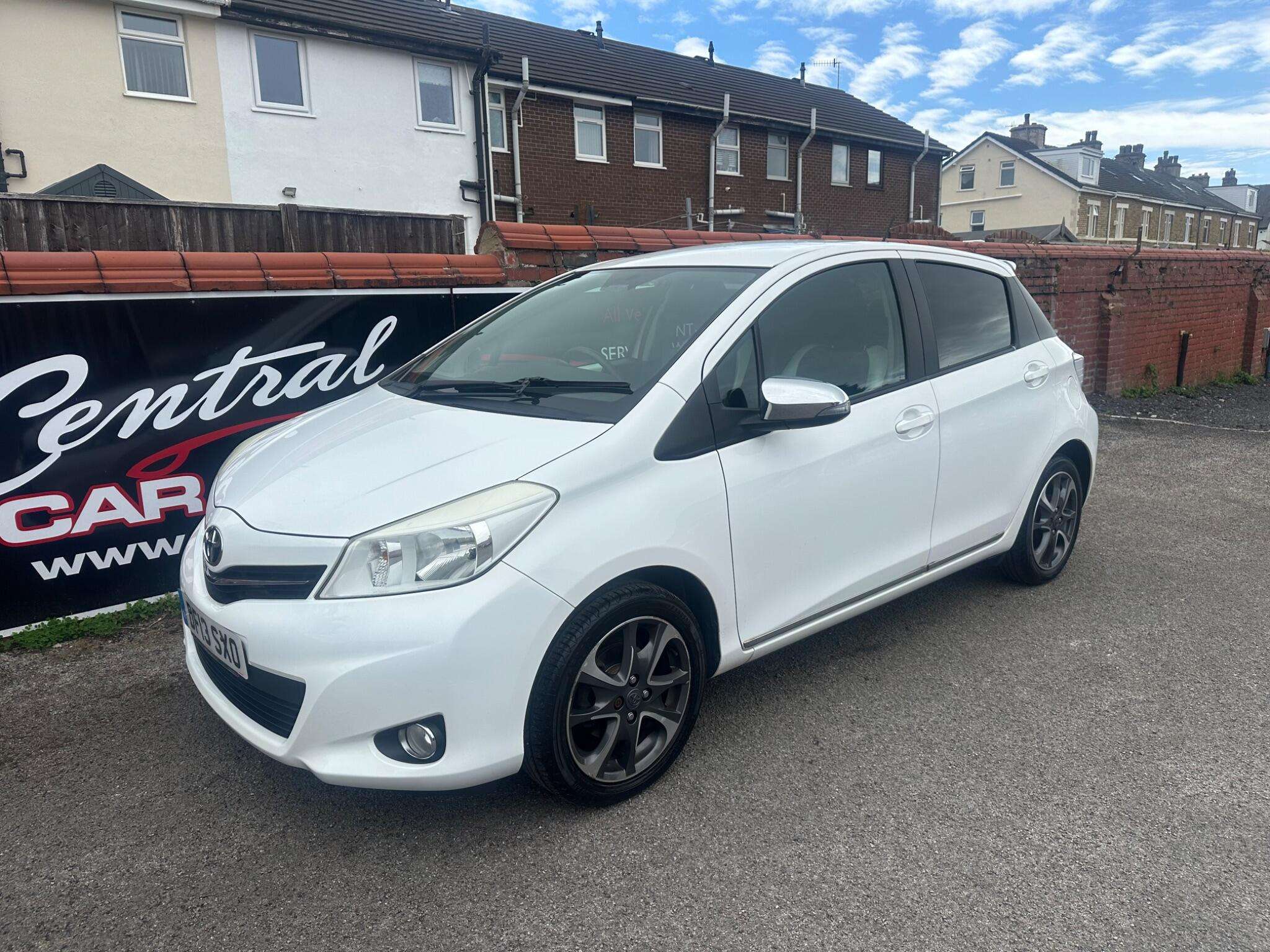 A 2013 TOYOTA YARIS 1.33 Dual VVT-i Trend Euro 5 5dr A 2013 TOYOTA YARIS 1.33 Dual VVT-i Trend Euro 5 5dr