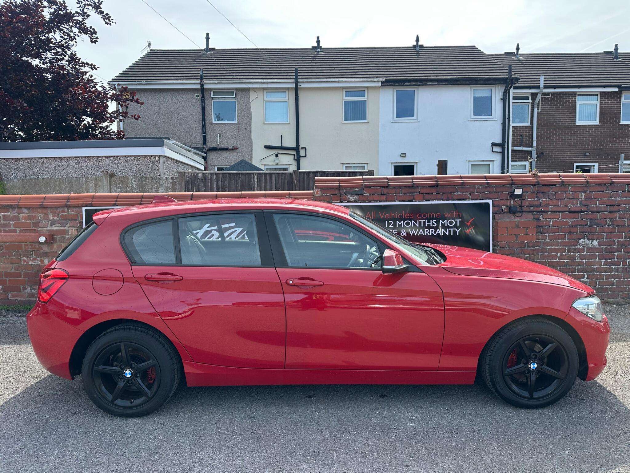A 2015 BMW 1 SERIES 1.5 118i SE Hatchback 5dr Petrol Manual Euro 6 (s/s) (136 ps) A 2015 BMW 1 SERIES 1.5 118i SE Hatchback 5dr Petrol Manual Euro 6 (s/s) (136 ps)