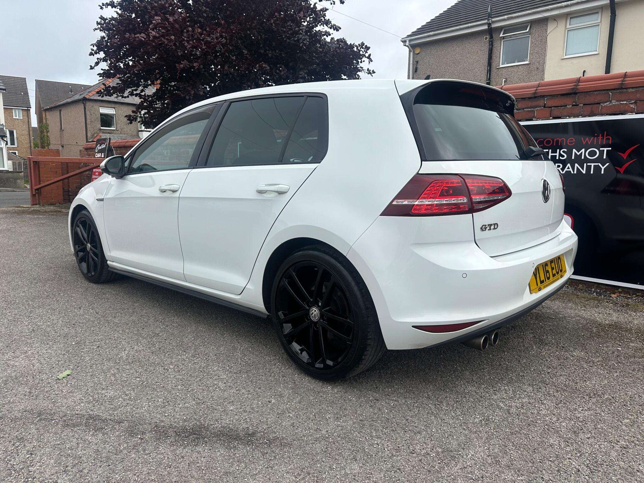 A 2016 VOLKSWAGEN GOLF 2.0 TDI BlueMotion Tech GTD Hatchback 5dr Diesel DSG Euro 6 (s/s) (184 ps) A 2016 VOLKSWAGEN GOLF 2.0 TDI BlueMotion Tech GTD Hatchback 5dr Diesel DSG Euro 6 (s/s) (184 ps)
