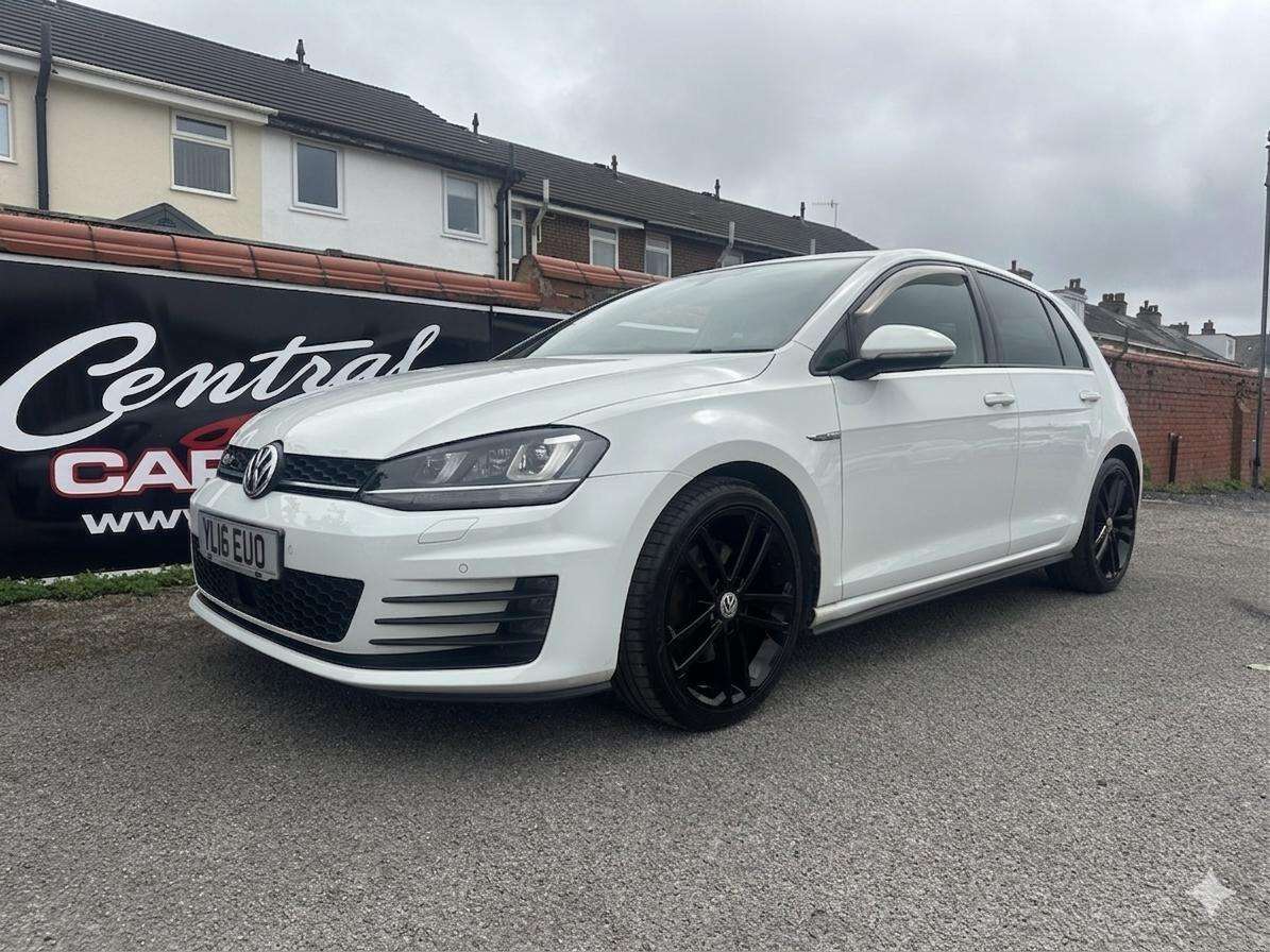 A 2016 VOLKSWAGEN GOLF 2.0 TDI BlueMotion Tech GTD Hatchback 5dr Diesel DSG Euro 6 (s/s) (184 ps) A 2016 VOLKSWAGEN GOLF 2.0 TDI BlueMotion Tech GTD Hatchback 5dr Diesel DSG Euro 6 (s/s) (184 ps)