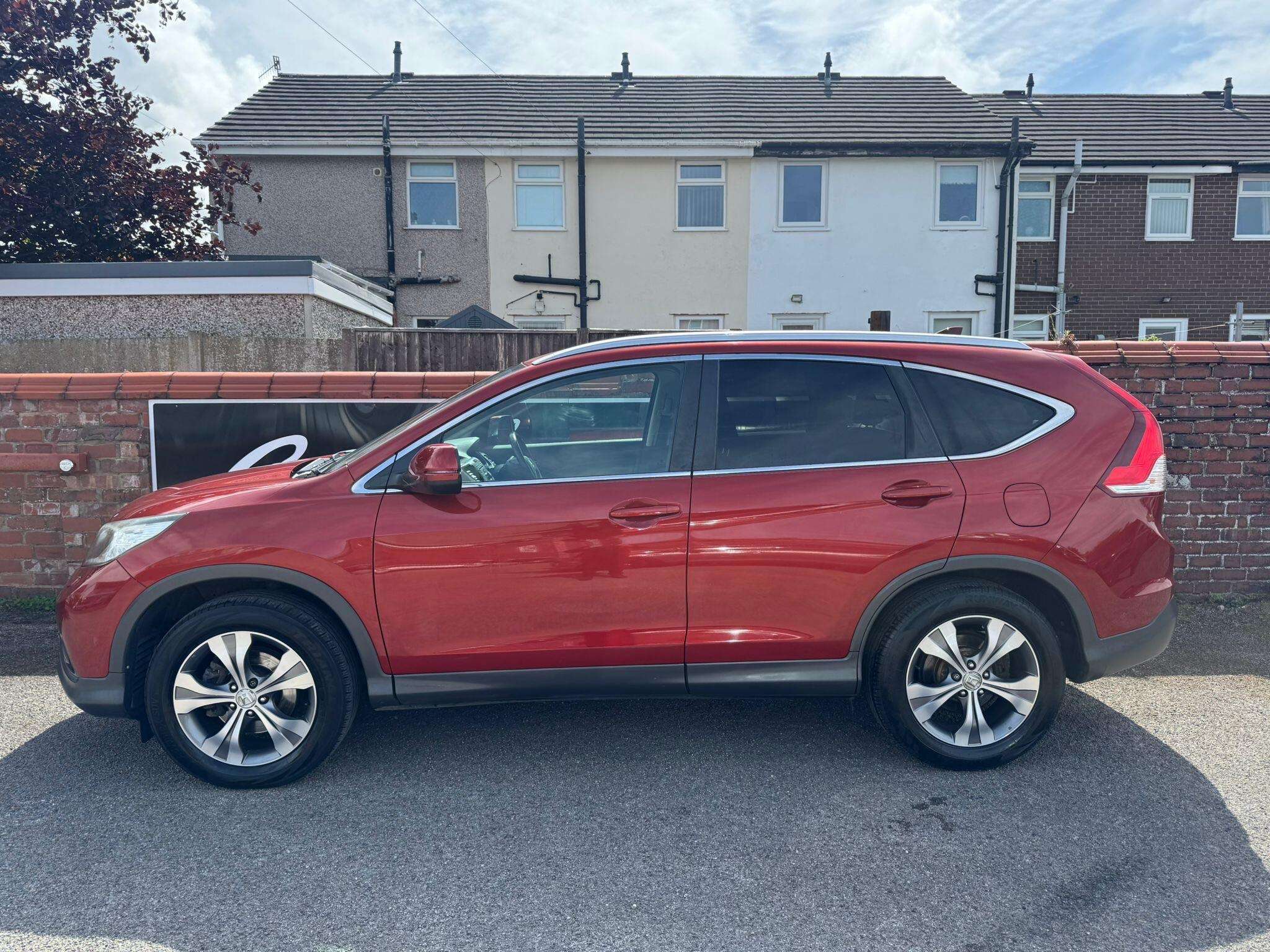 A 2013 HONDA CR-V 2.2 i-DTEC SR SUV 5dr Diesel Manual 4WD Euro 5 (s/s) (150 ps) A 2013 HONDA CR-V 2.2 i-DTEC SR SUV 5dr Diesel Manual 4WD Euro 5 (s/s) (150 ps)