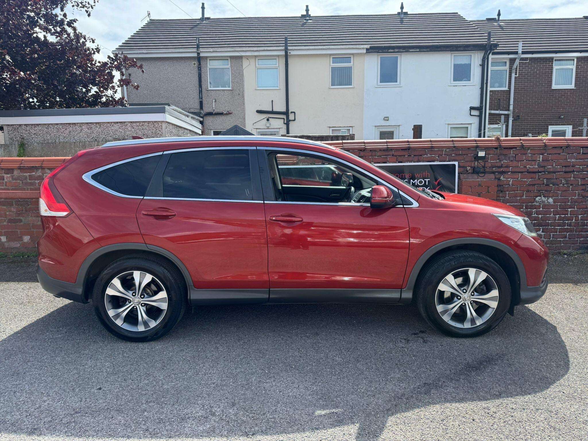 A 2013 HONDA CR-V 2.2 i-DTEC SR SUV 5dr Diesel Manual 4WD Euro 5 (s/s) (150 ps) A 2013 HONDA CR-V 2.2 i-DTEC SR SUV 5dr Diesel Manual 4WD Euro 5 (s/s) (150 ps)