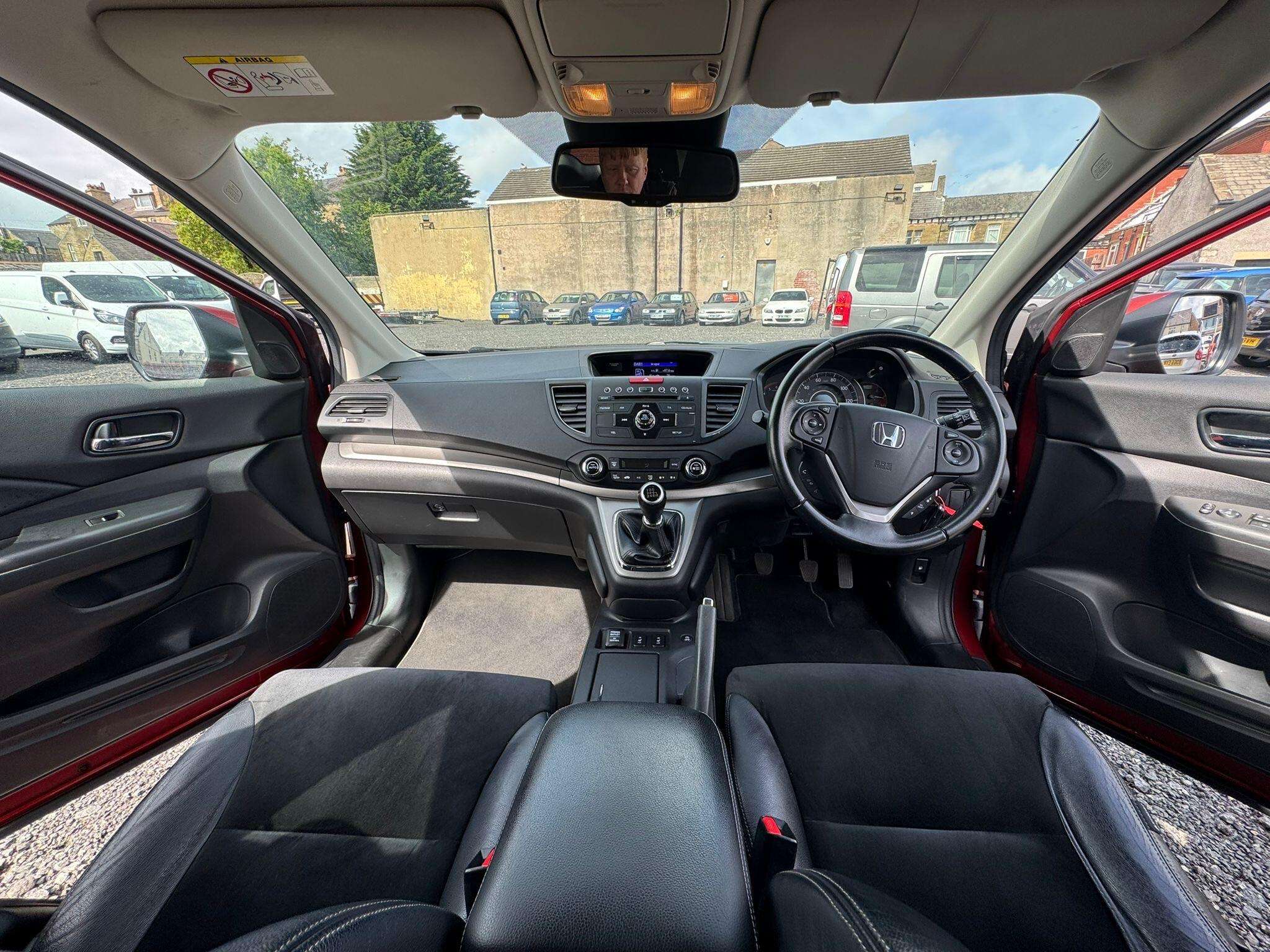 A 2013 HONDA CR-V 2.2 i-DTEC SR SUV 5dr Diesel Manual 4WD Euro 5 (s/s) (150 ps) A 2013 HONDA CR-V 2.2 i-DTEC SR SUV 5dr Diesel Manual 4WD Euro 5 (s/s) (150 ps)