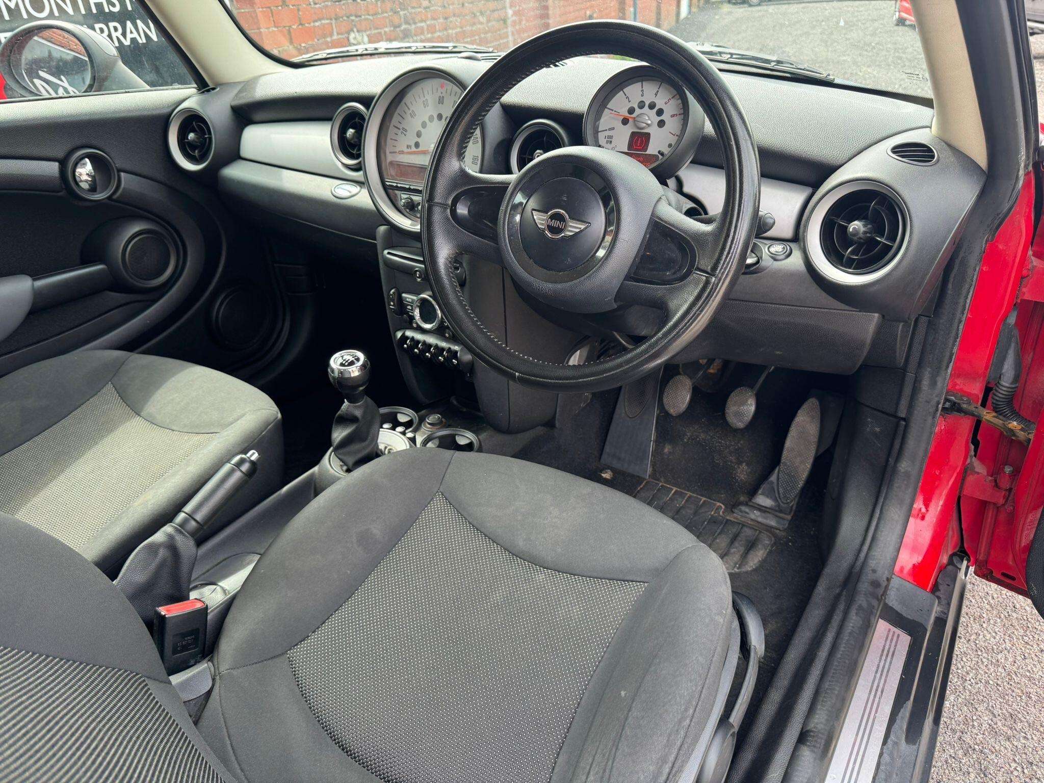 A 2010 MINI HATCH 1.6 Cooper D Hatchback 3dr Diesel Manual Euro 5 (s/s) (112 ps) A 2010 MINI HATCH 1.6 Cooper D Hatchback 3dr Diesel Manual Euro 5 (s/s) (112 ps)