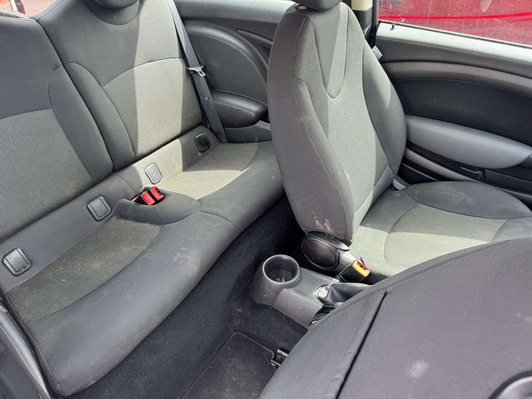 A 2010 MINI HATCH 1.6 Cooper D Hatchback 3dr Diesel Manual Euro 5 (s/s) (112 ps) A 2010 MINI HATCH 1.6 Cooper D Hatchback 3dr Diesel Manual Euro 5 (s/s) (112 ps)
